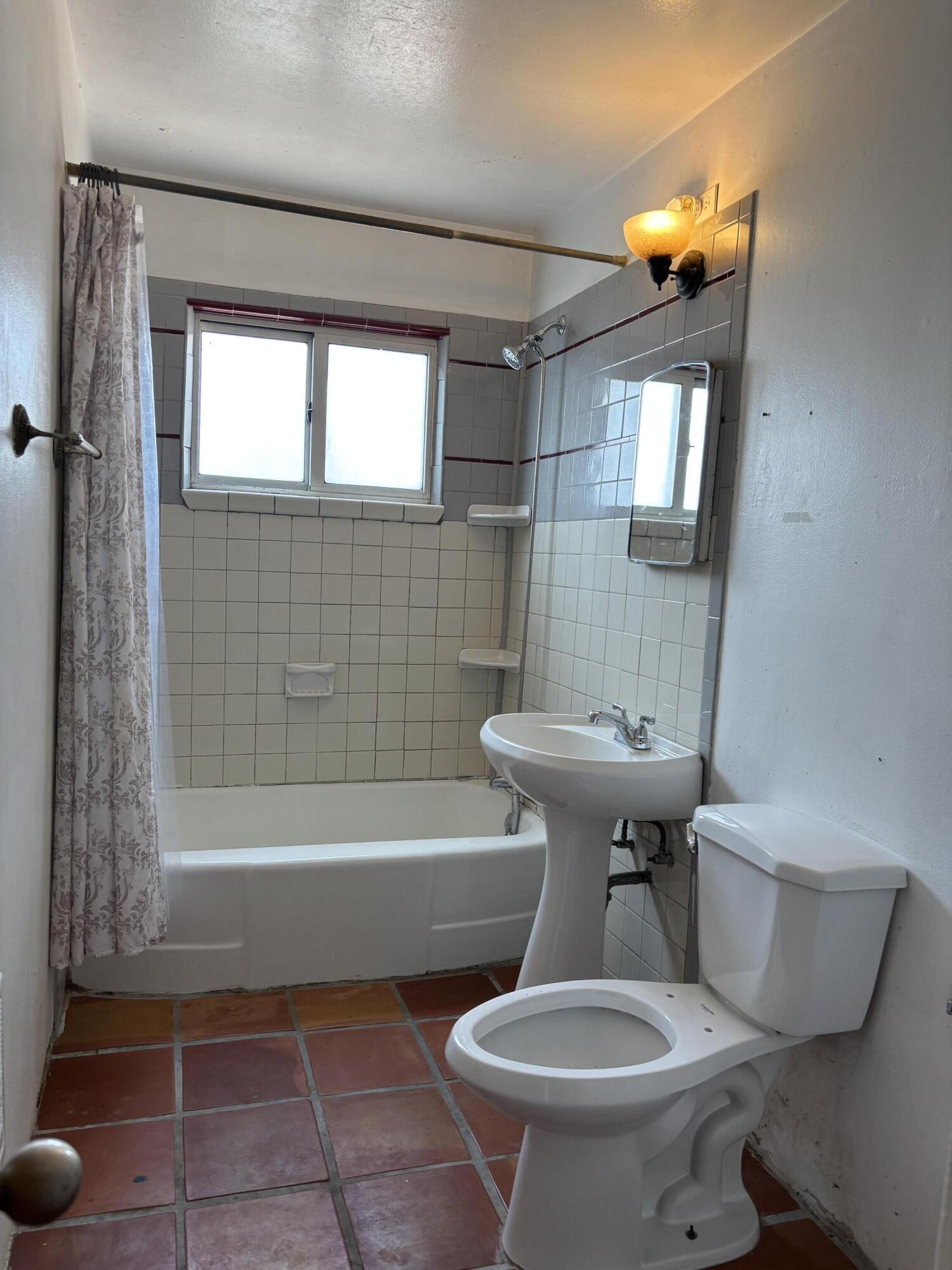 Photo 10 — 3017 Solano Drive NE