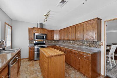 Photo 18 — 2401 Broadway Boulevard NE