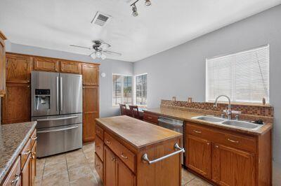 Photo 16 — 2401 Broadway Boulevard NE