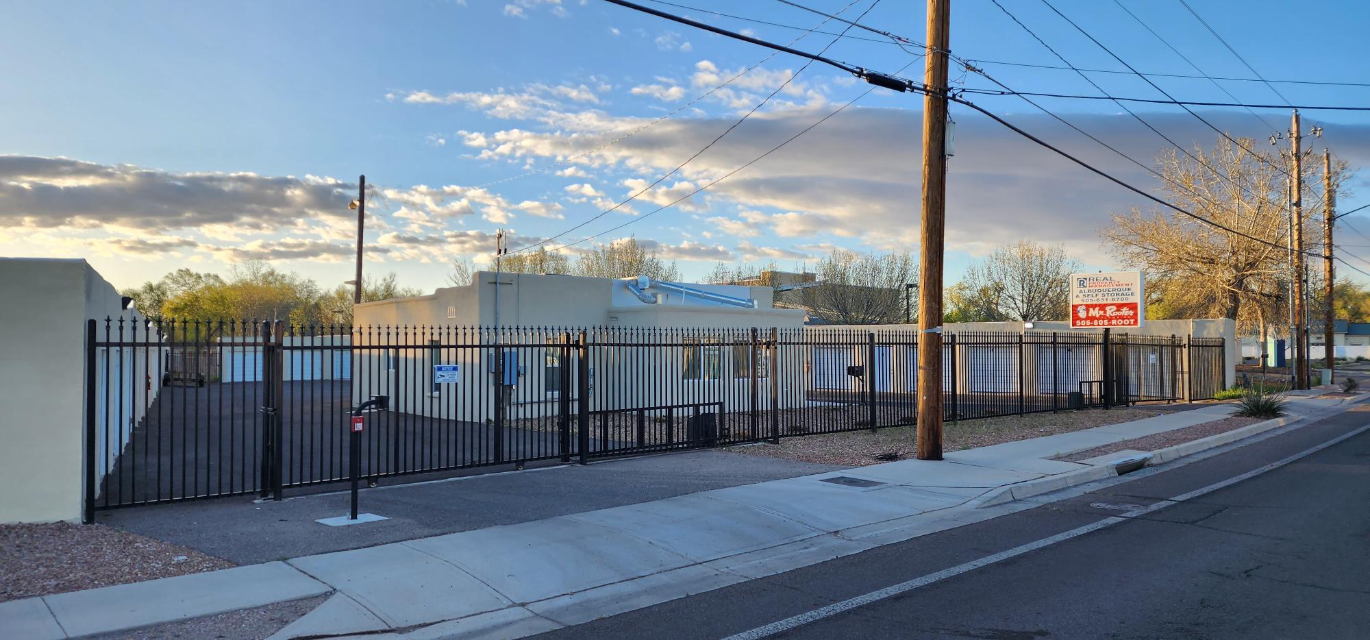 306 Isleta Boulevard SW, Albuquerque, NM 87105