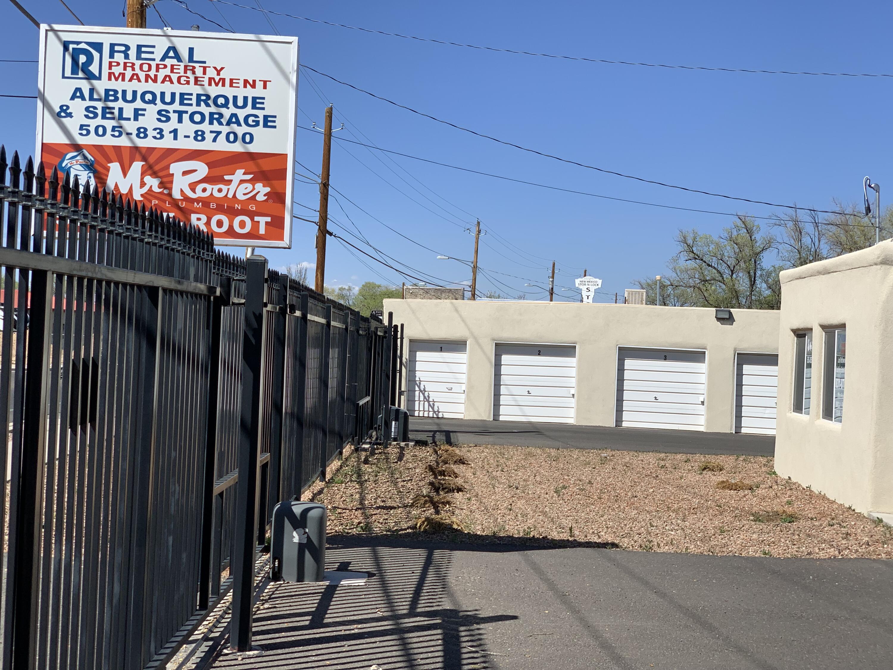 Photo 5 — 306 Isleta Boulevard SW