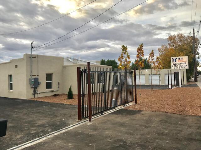 Photo 4 — 306 Isleta Boulevard SW