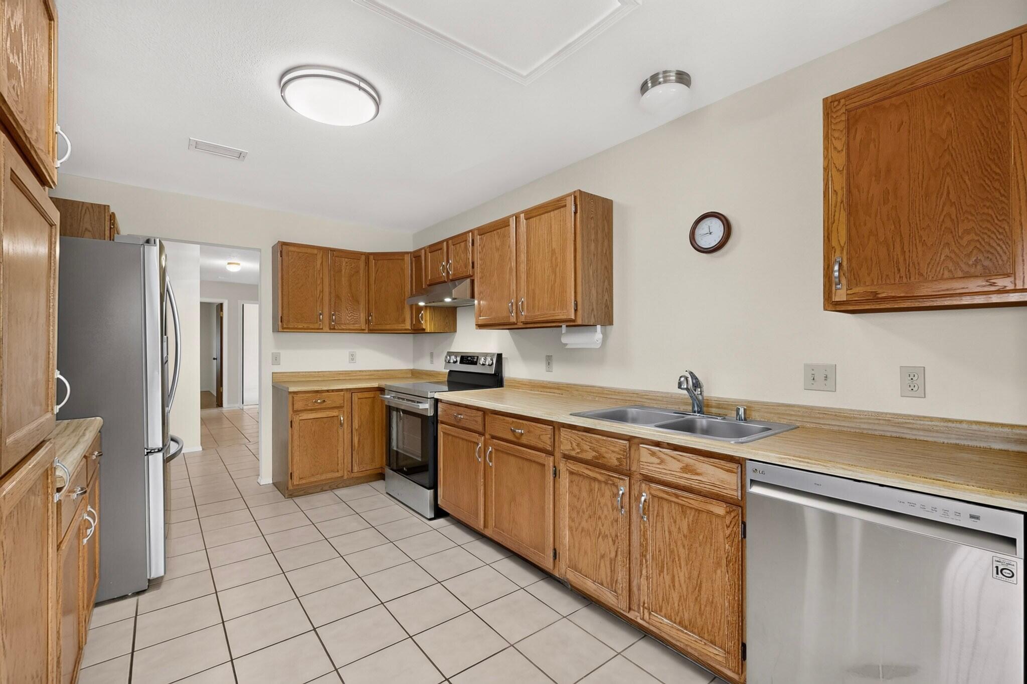 Photo 17 — 6058 Cottontail Road NE