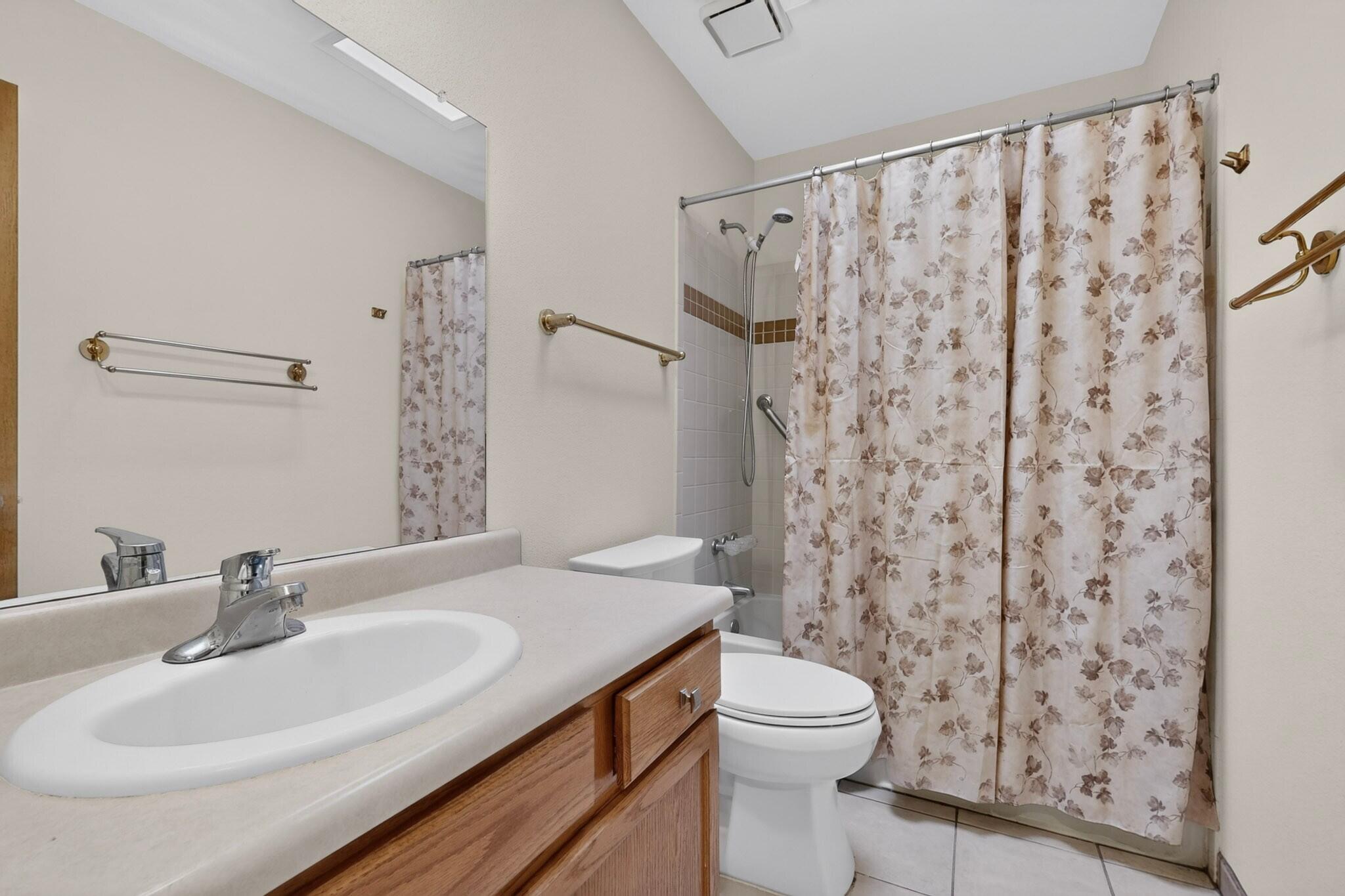 Photo 7 — 6058 Cottontail Road NE