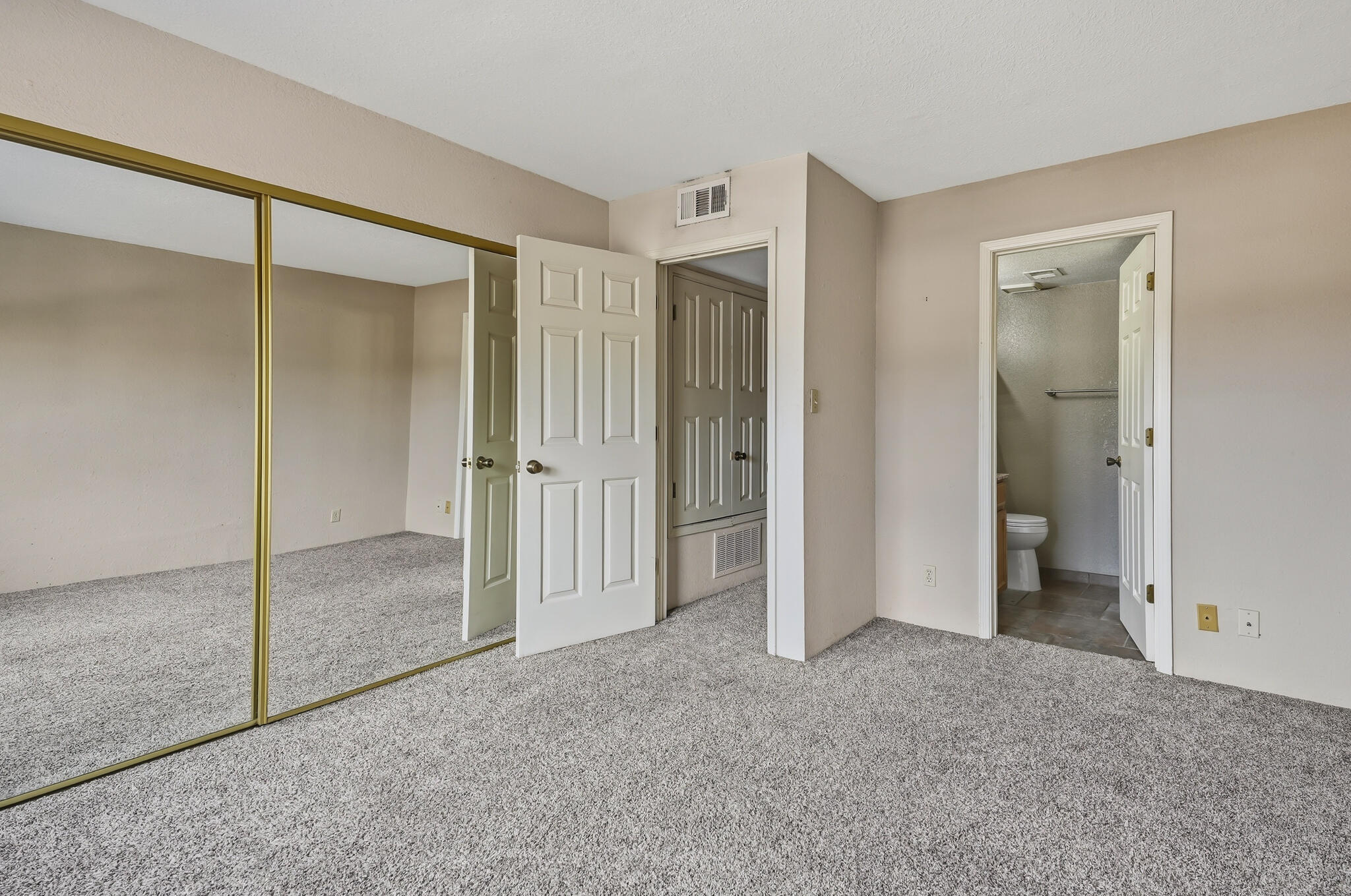 Photo 12 — 3301 Monroe Street NE UNIT J105