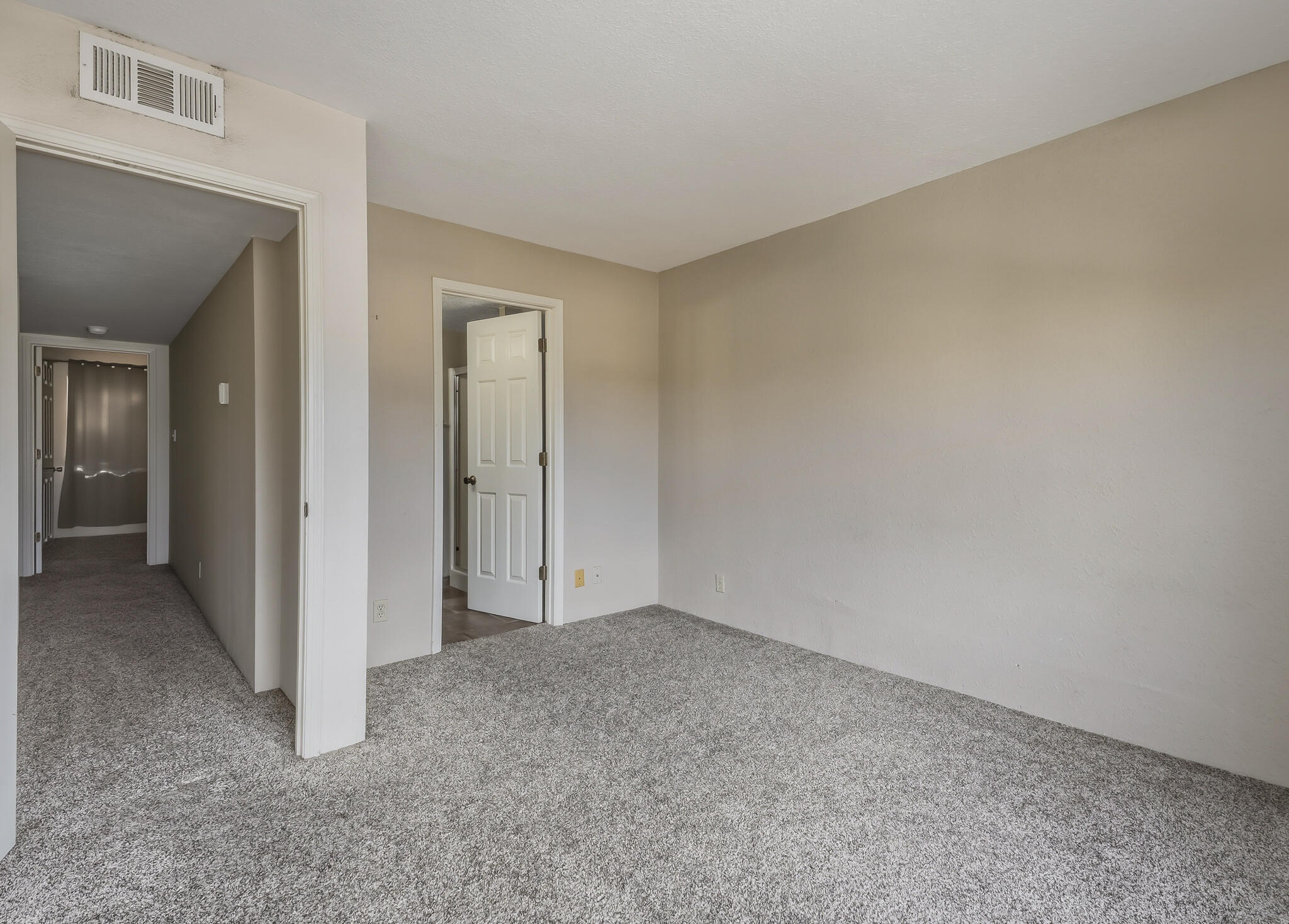 Photo 10 — 3301 Monroe Street NE UNIT J105
