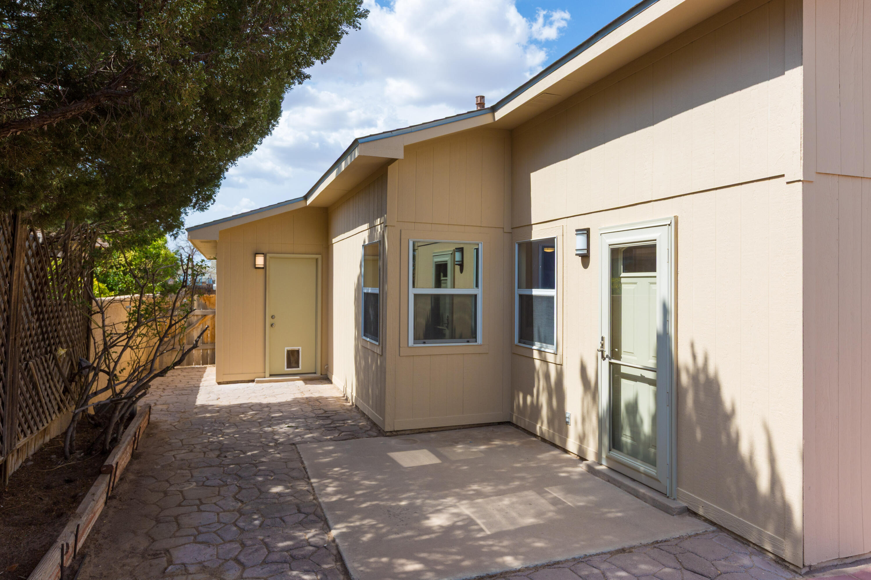 Photo 6 — 516 Medina Meadows Drive NE
