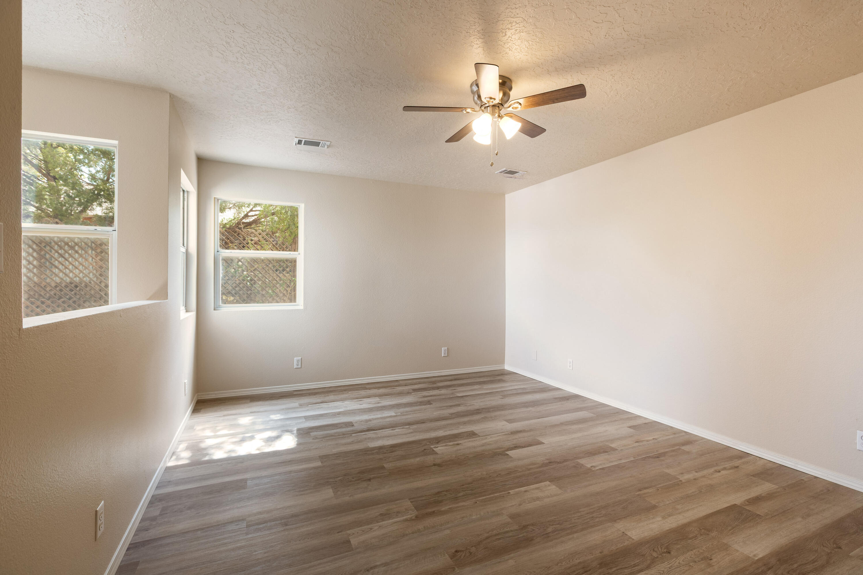 Photo 19 — 516 Medina Meadows Drive NE