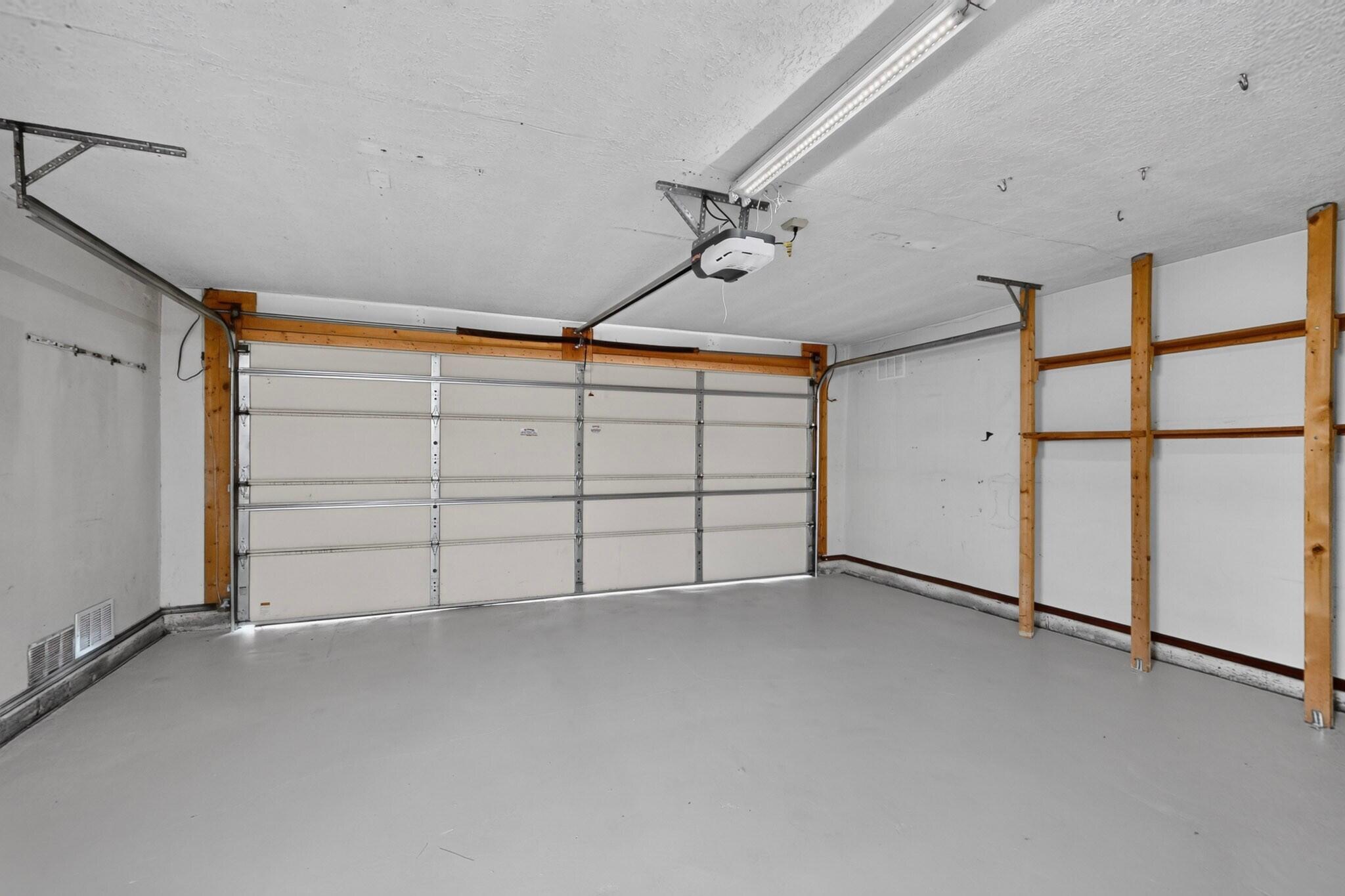 Photo 11 — 9015 FREEDOM Way NE