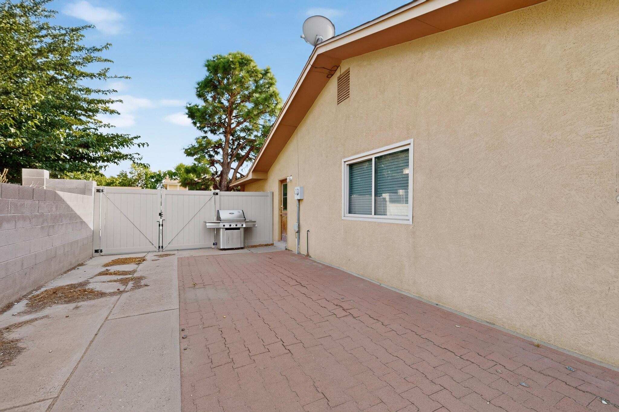 Photo 14 — 9015 FREEDOM Way NE