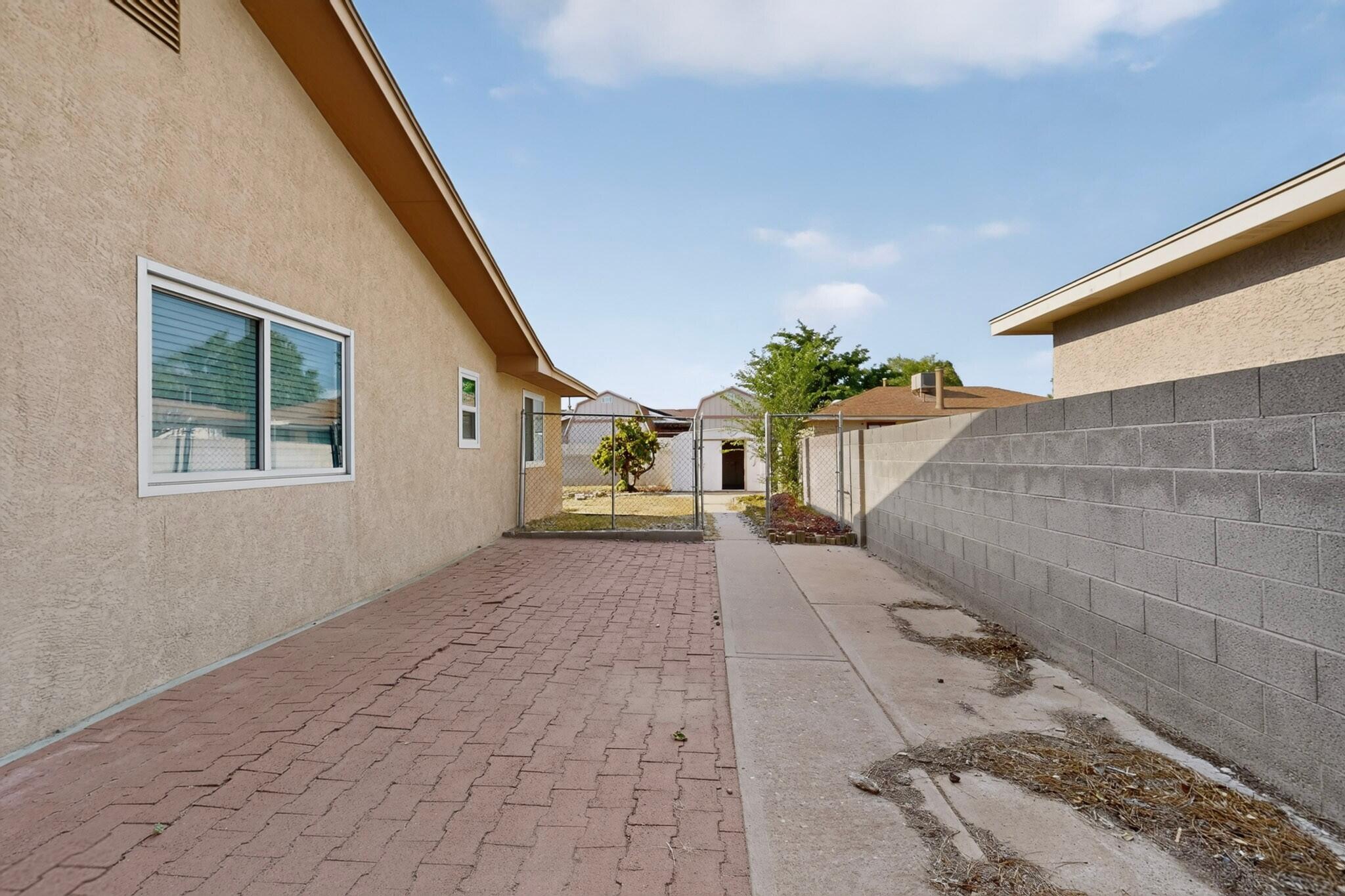 Photo 3 — 9015 FREEDOM Way NE
