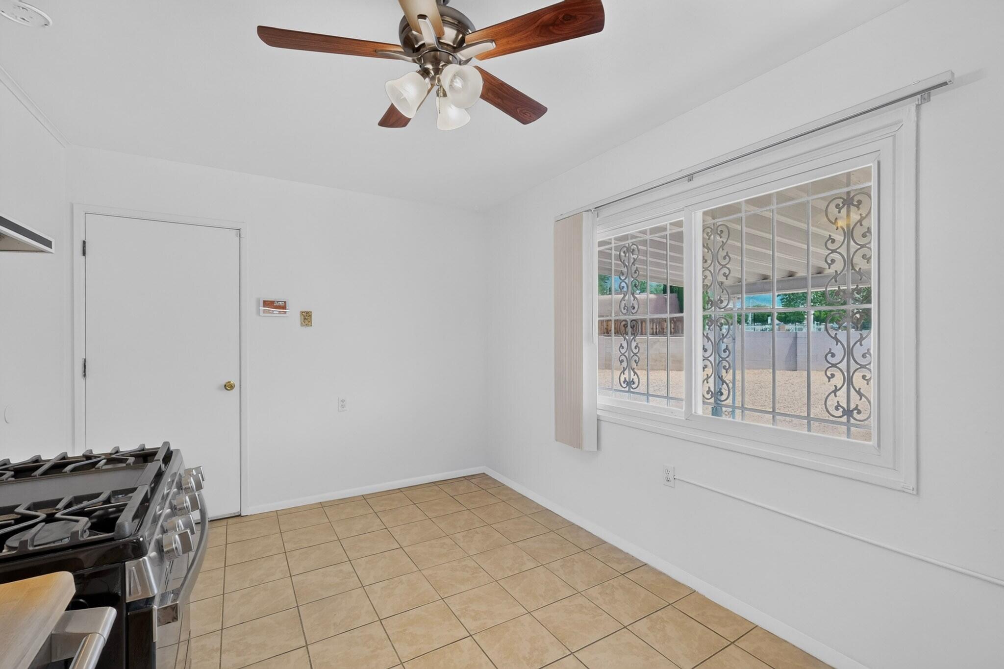 Photo 13 — 2304 Elizabeth Street NE