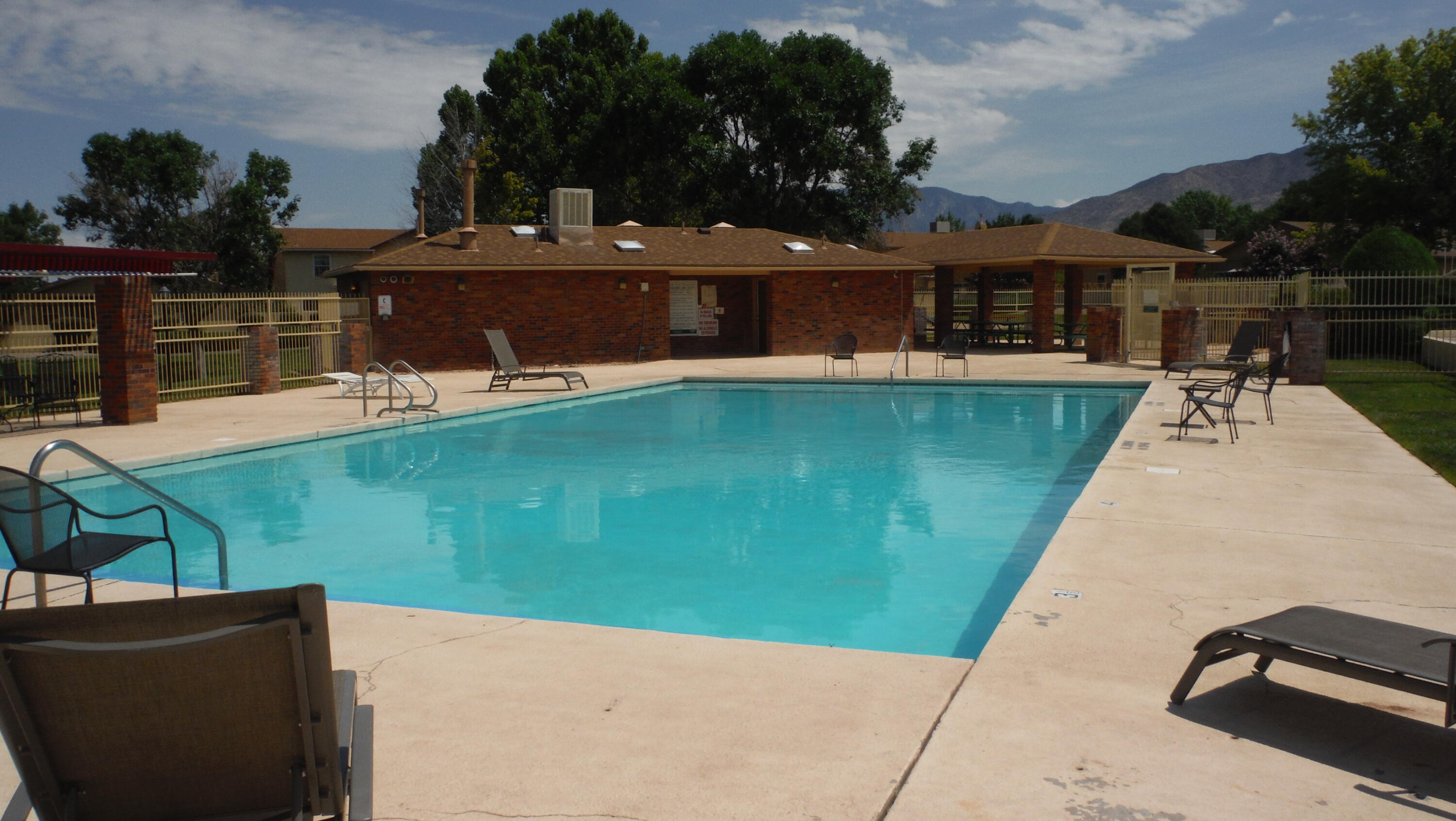 Photo 4 — 316 Palmer Park Drive NE