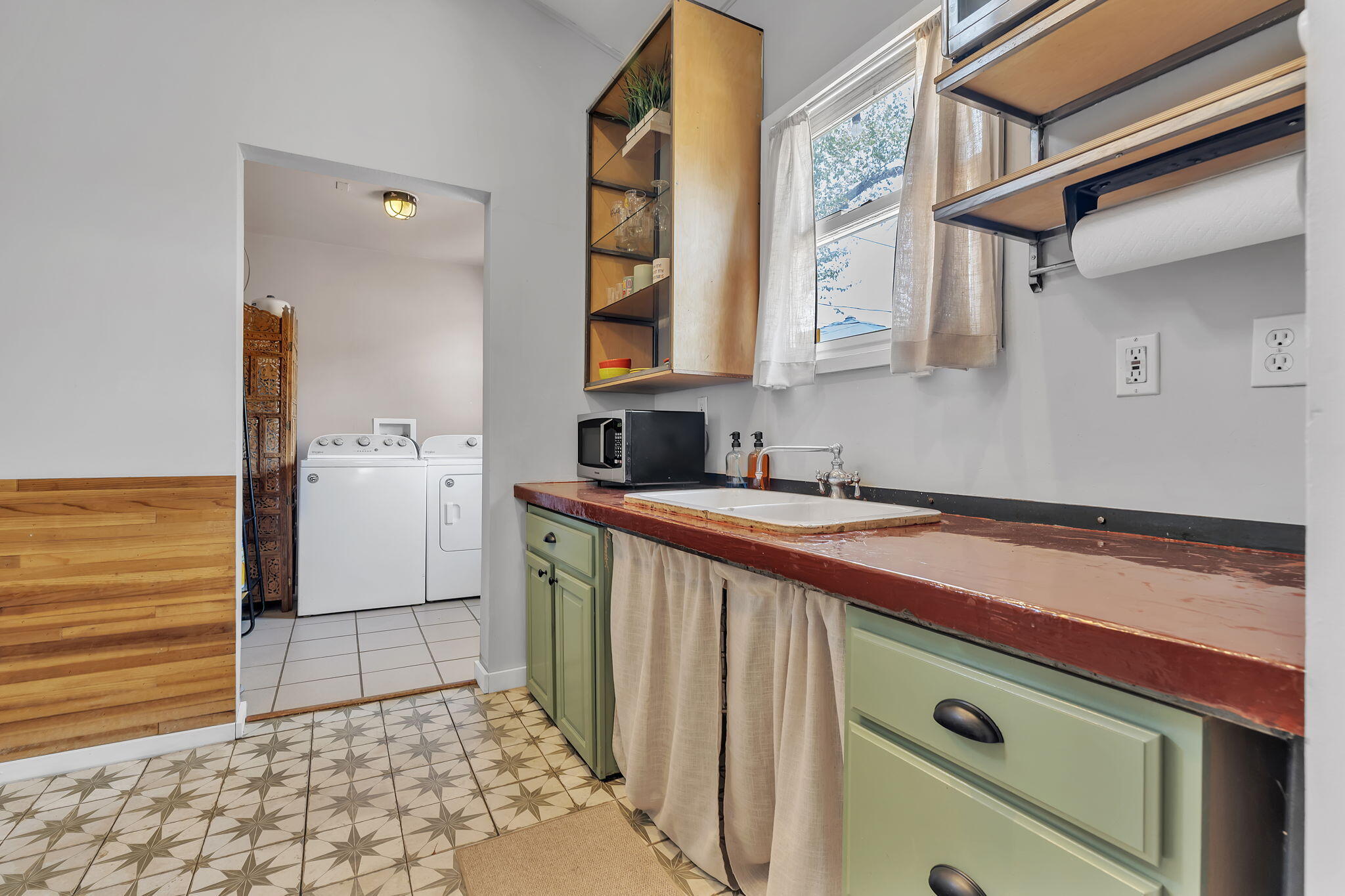 Photo 17 — 613 Iron Avenue SE