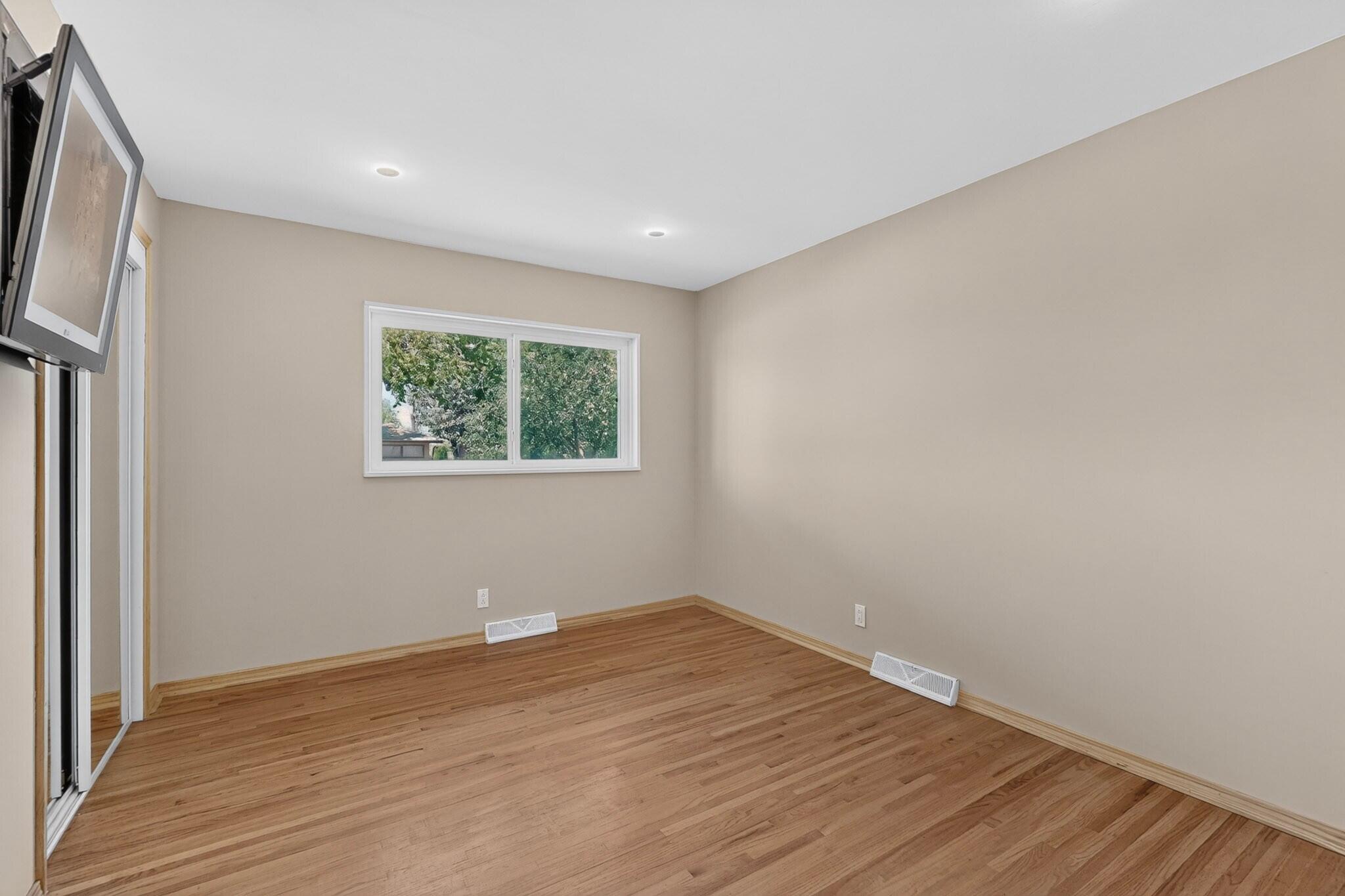 Photo 7 — 6317 Mossman Place NE