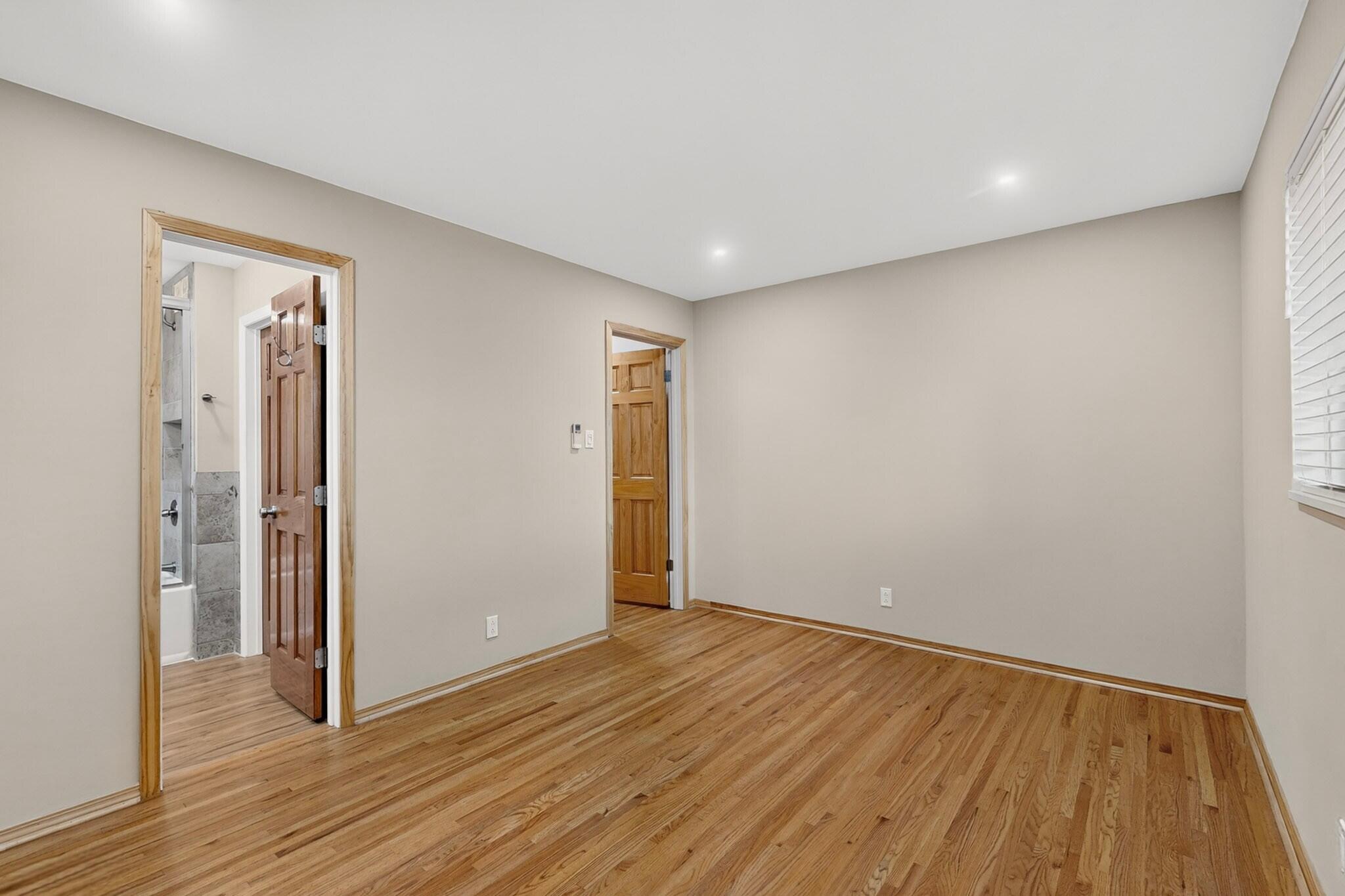 Photo 12 — 6317 Mossman Place NE