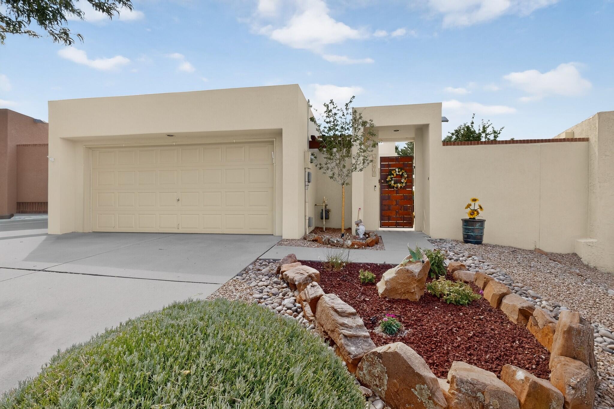 10330 Camino Del Oso NE, Albuquerque, NM 87111