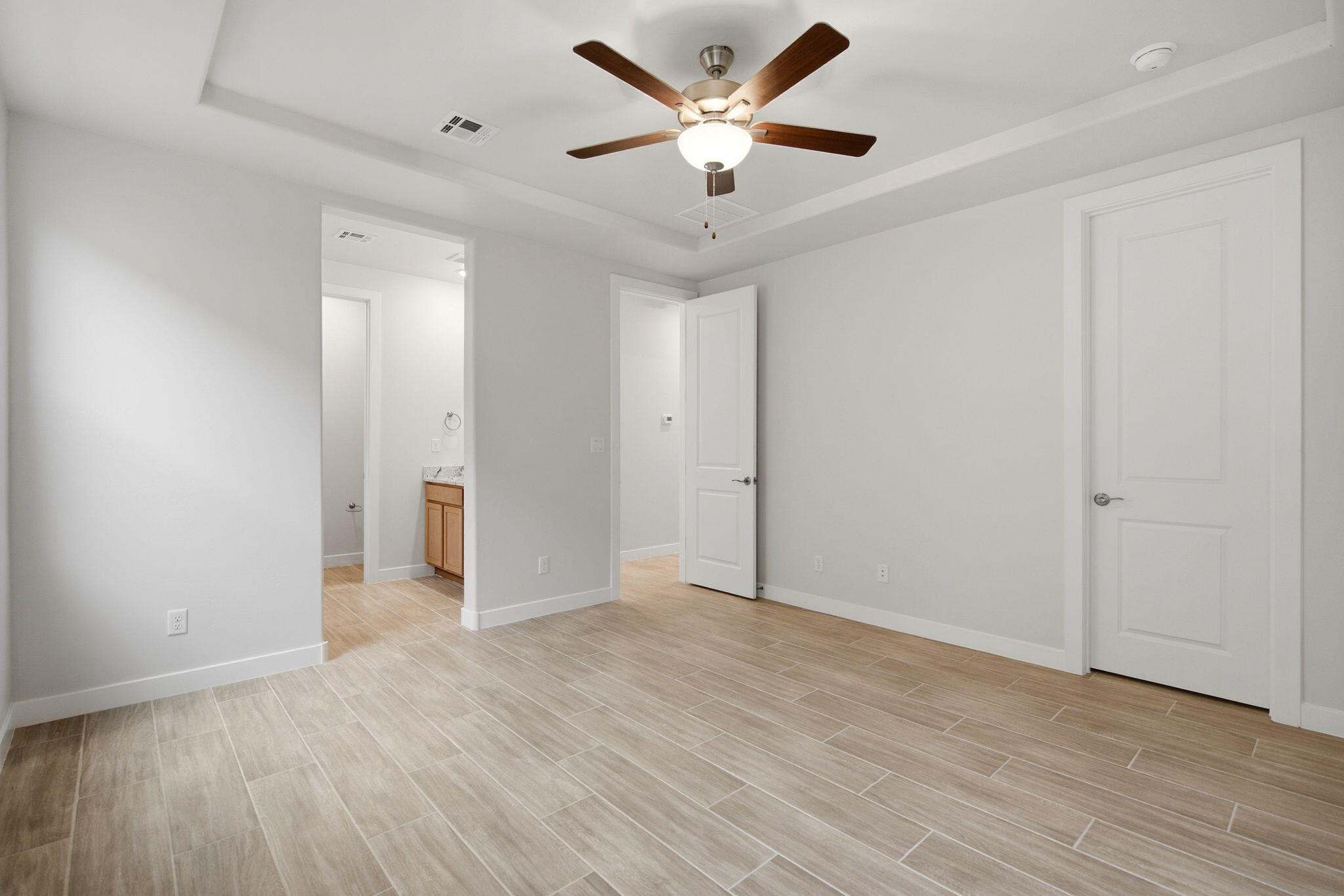 Photo 5 — 403 Spanish Walk Place NW