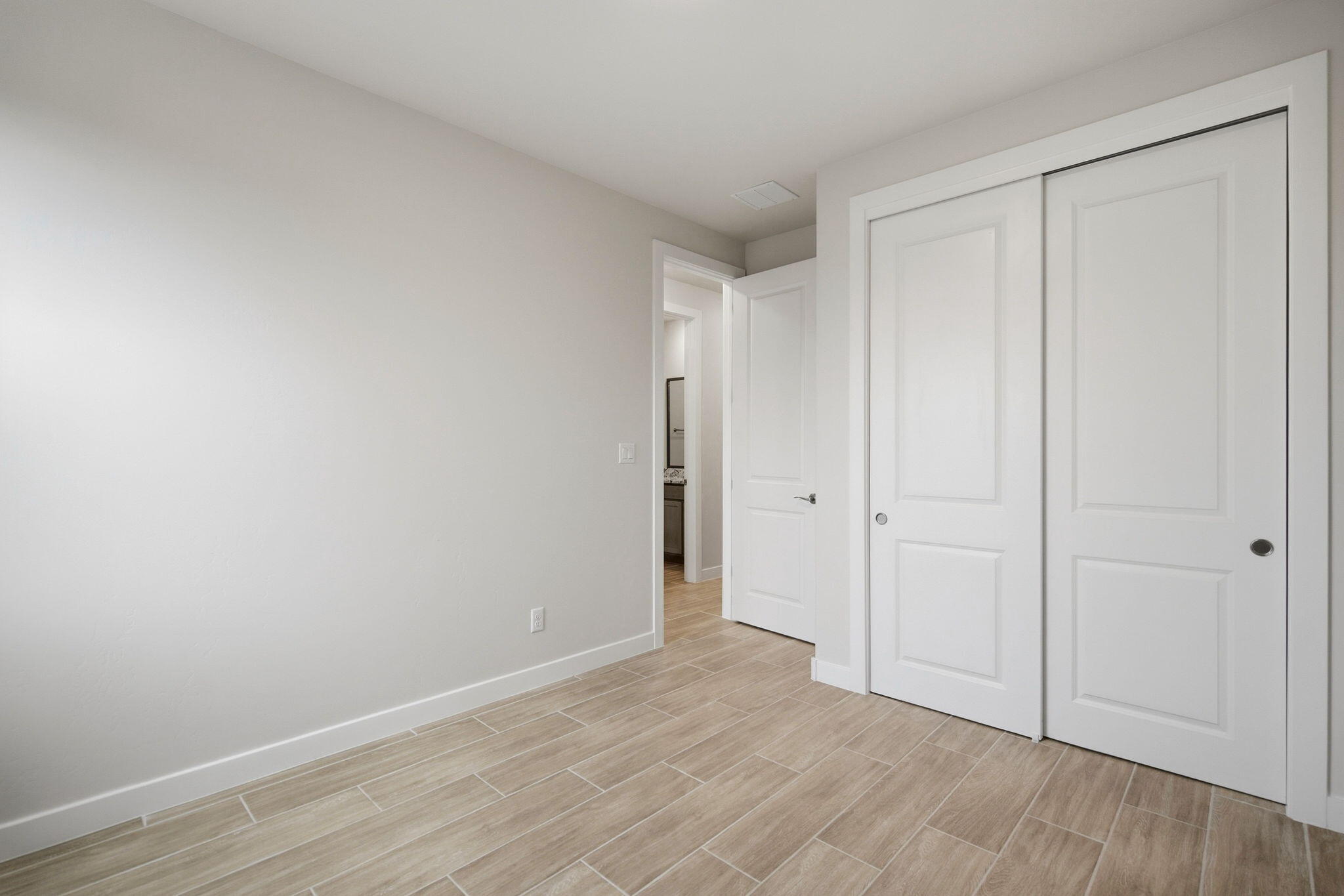 Photo 10 — 403 Spanish Walk Place NW