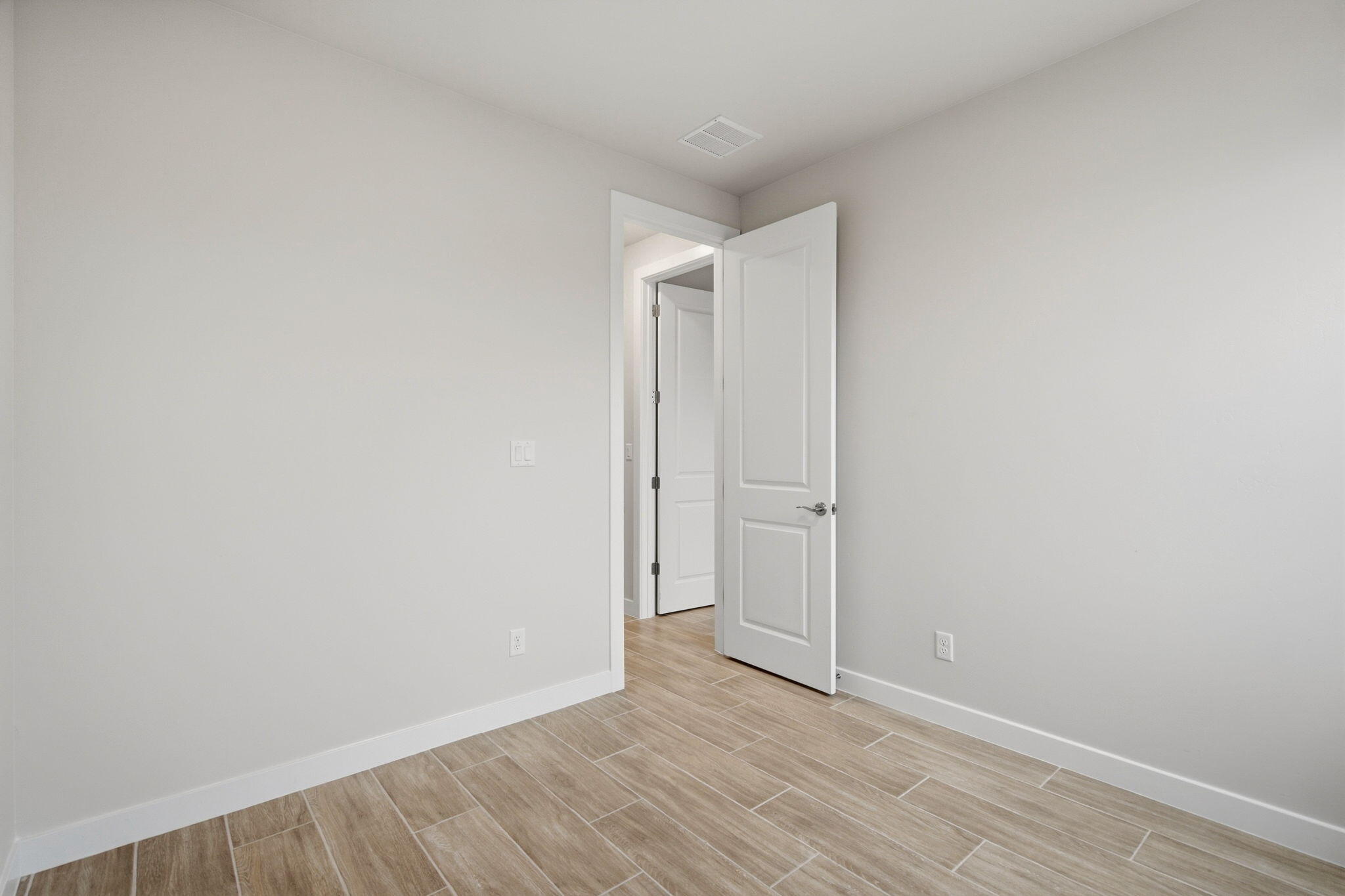 Photo 12 — 403 Spanish Walk Place NW