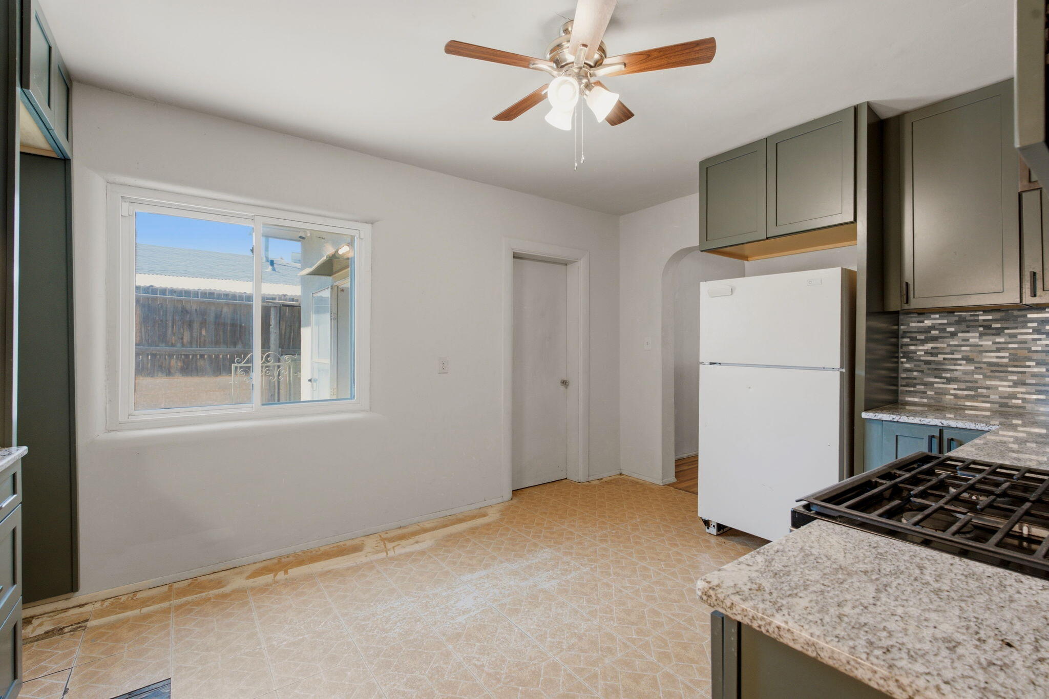 Photo 18 — 932 Florida Street SE