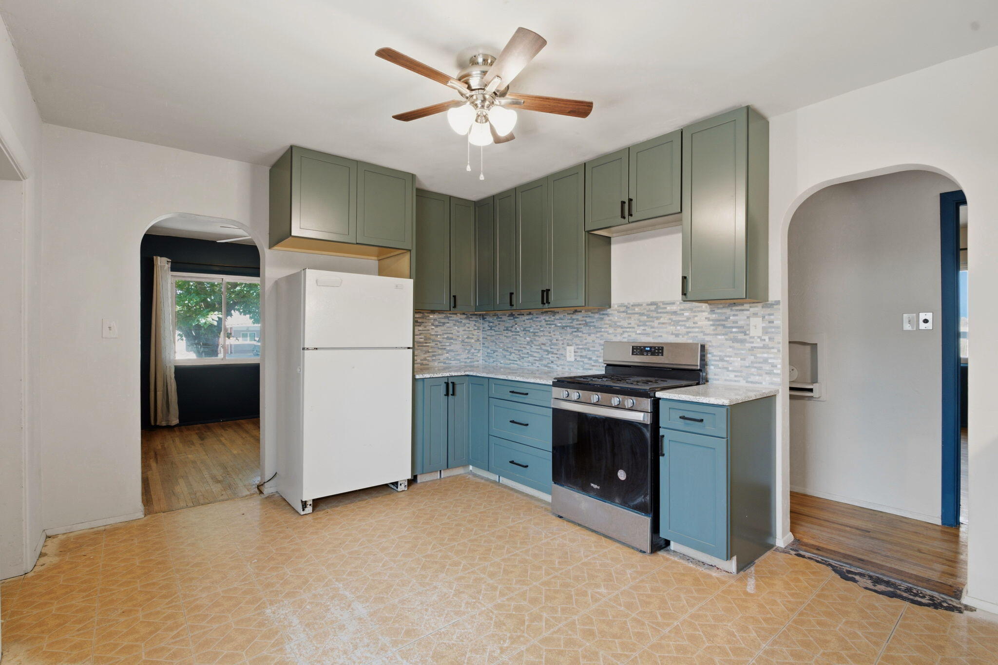 Photo 17 — 932 Florida Street SE