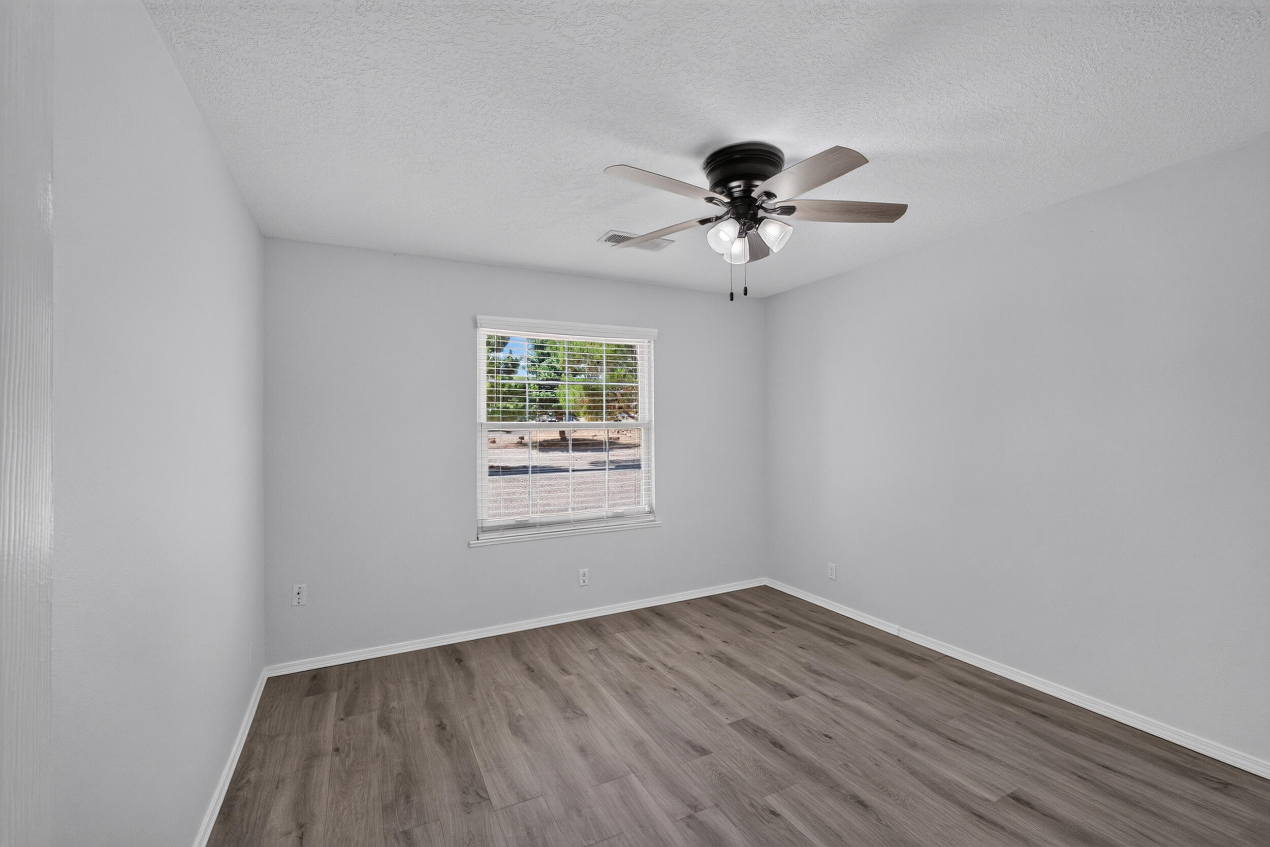 Photo 13 — 1400 Hillside Drive SW