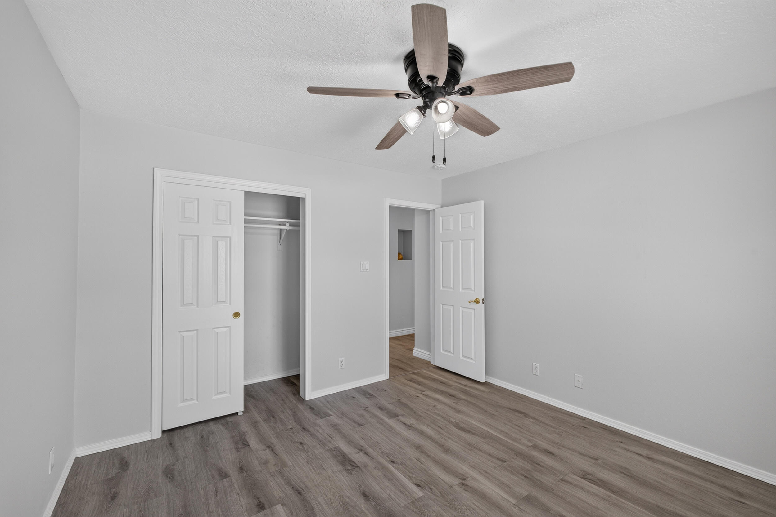 Photo 12 — 1400 Hillside Drive SW