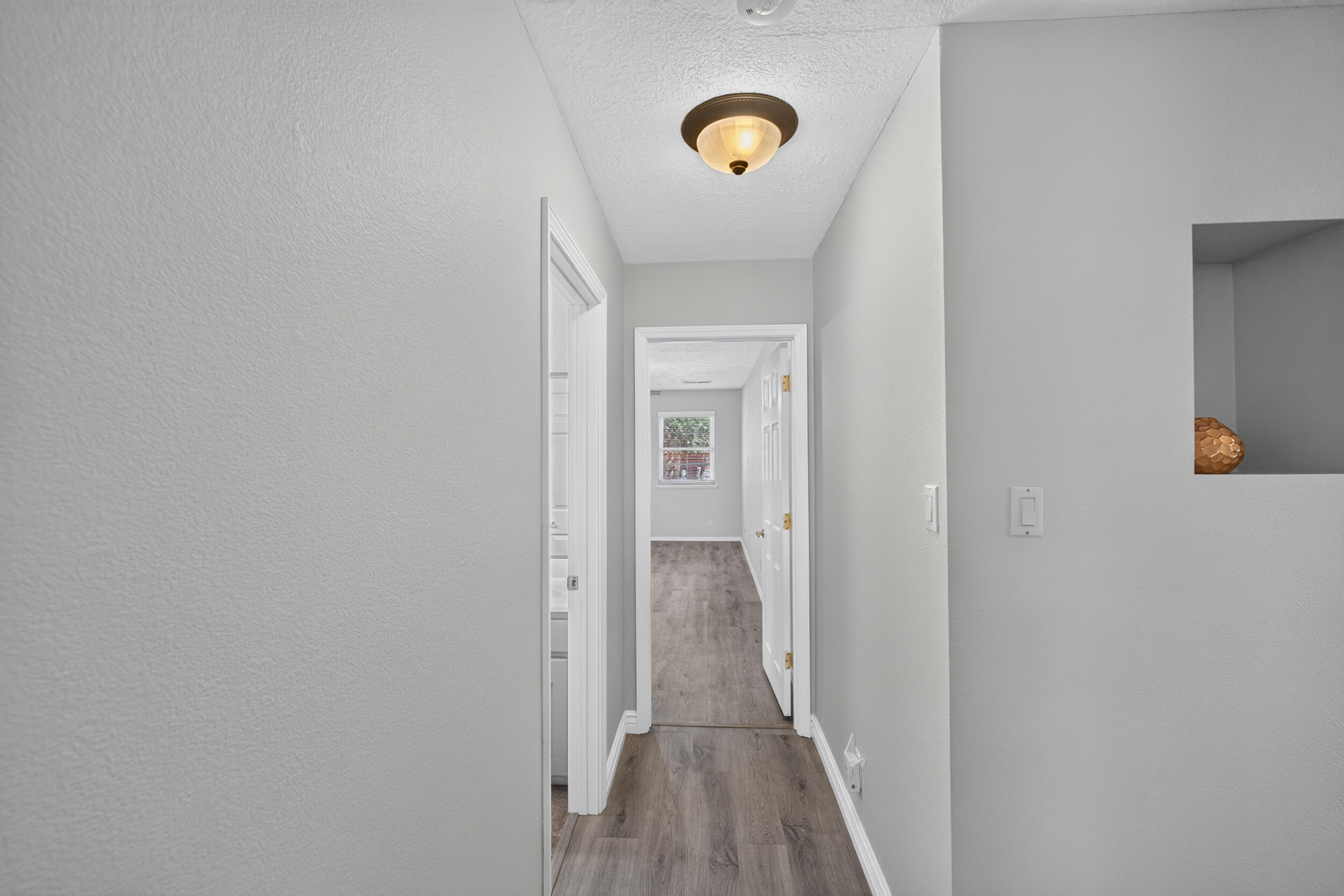 Photo 11 — 1400 Hillside Drive SW