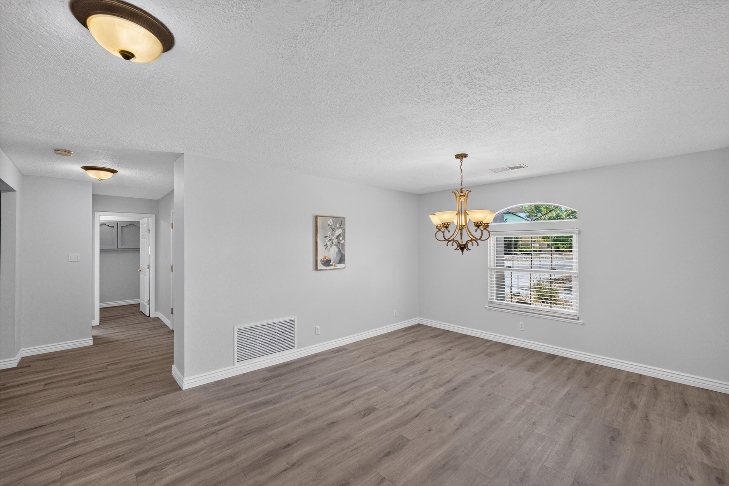 Photo 9 — 1400 Hillside Drive SW