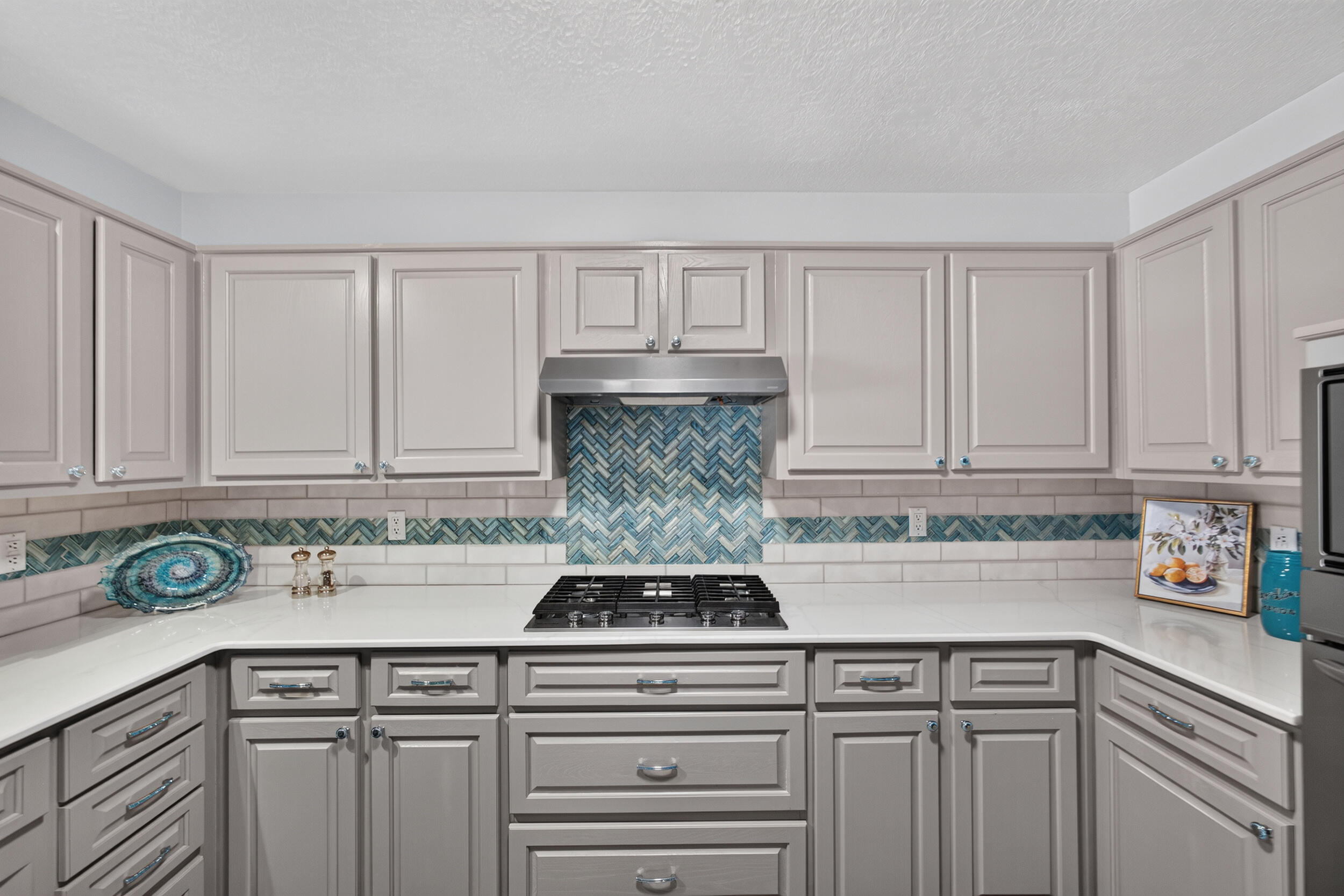Photo 7 — 1400 Hillside Drive SW