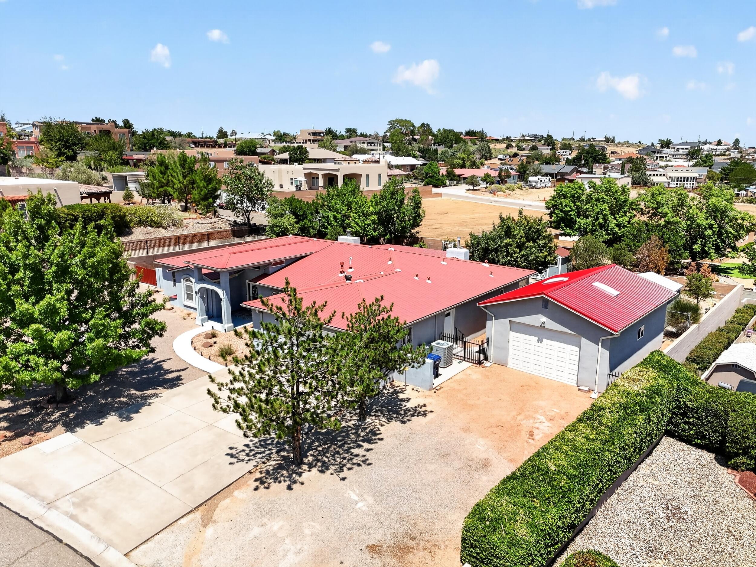 Photo 5 — 1400 Hillside Drive SW