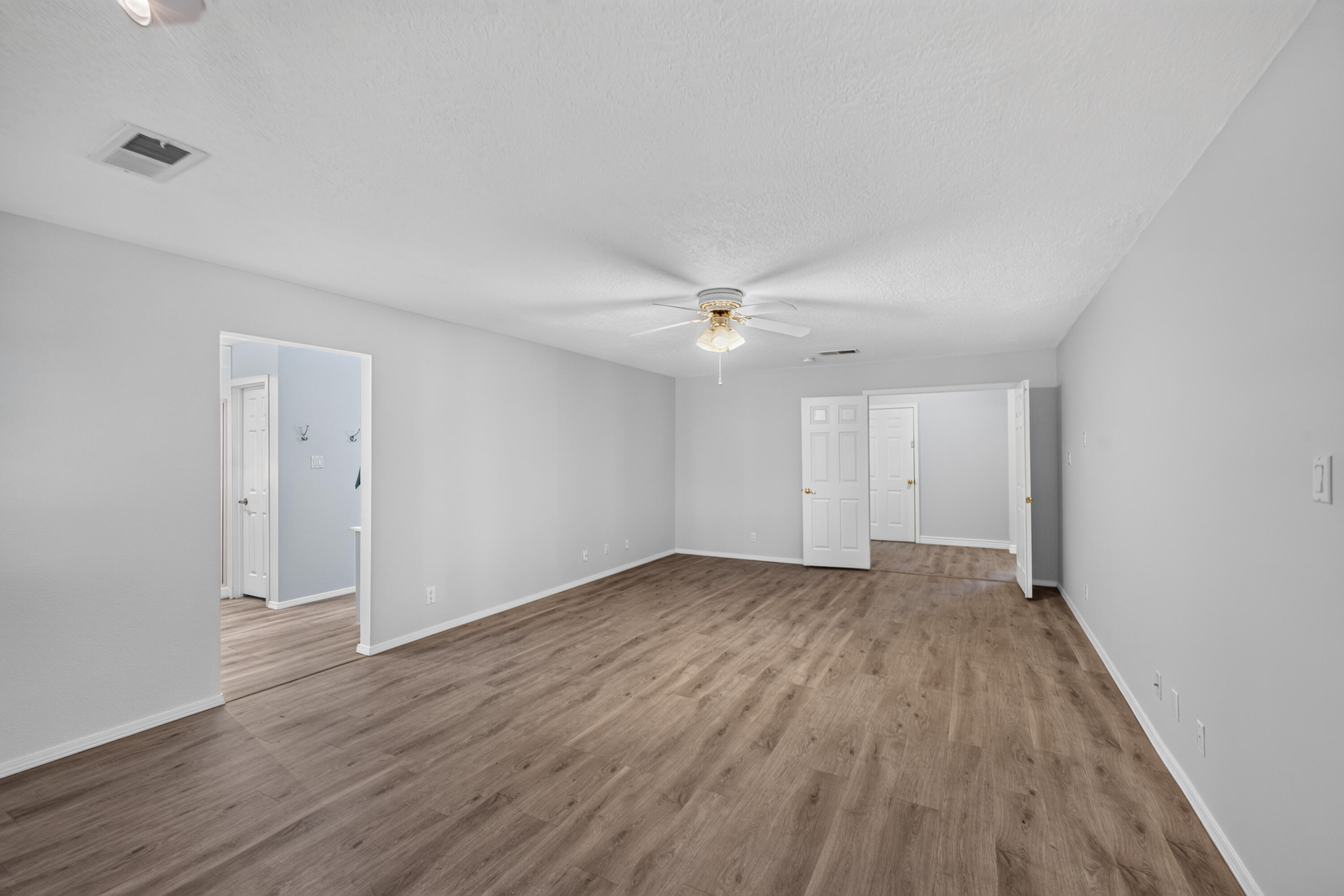 Photo 2 — 1400 Hillside Drive SW