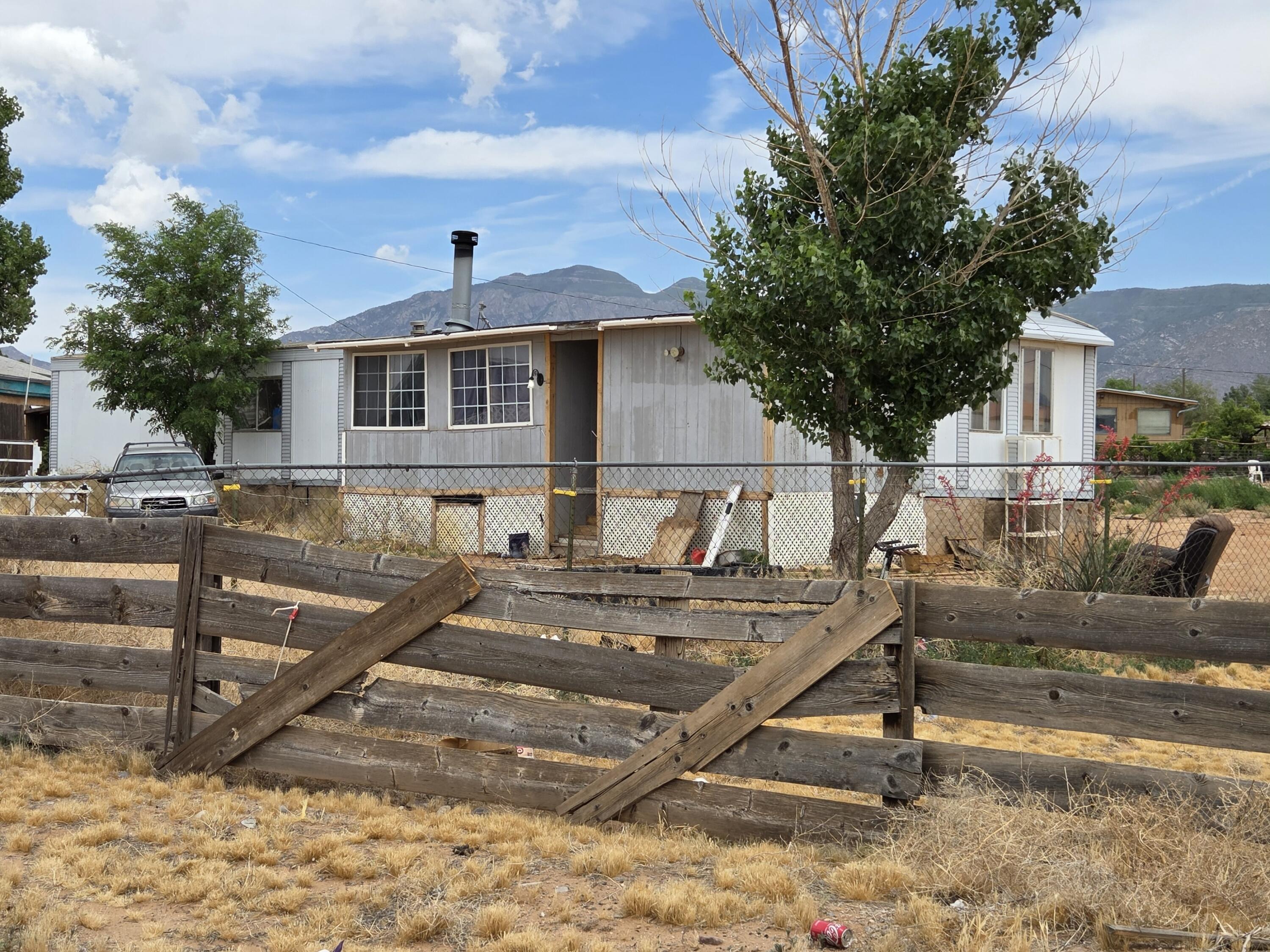 5 Meadowlake Lane, Los Lunas, NM 87031