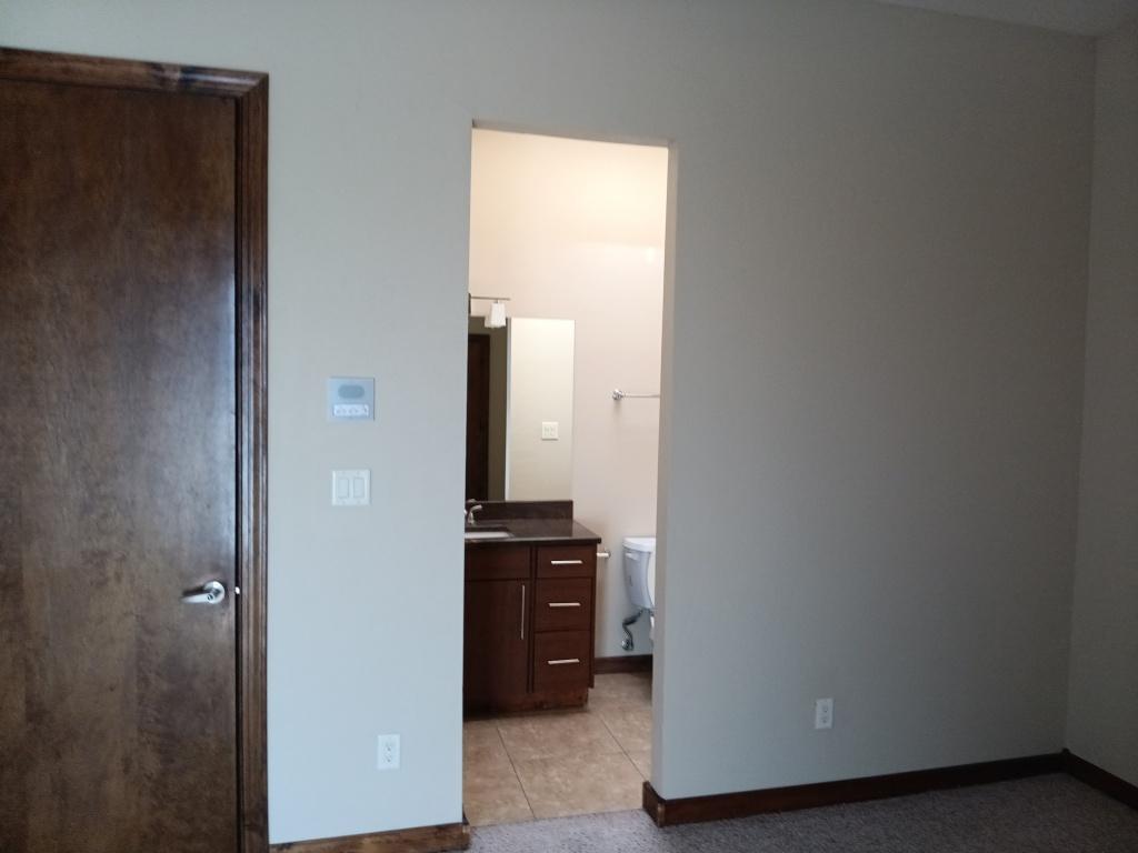 Photo 7 — 915 Edith Boulevard NE Unit B