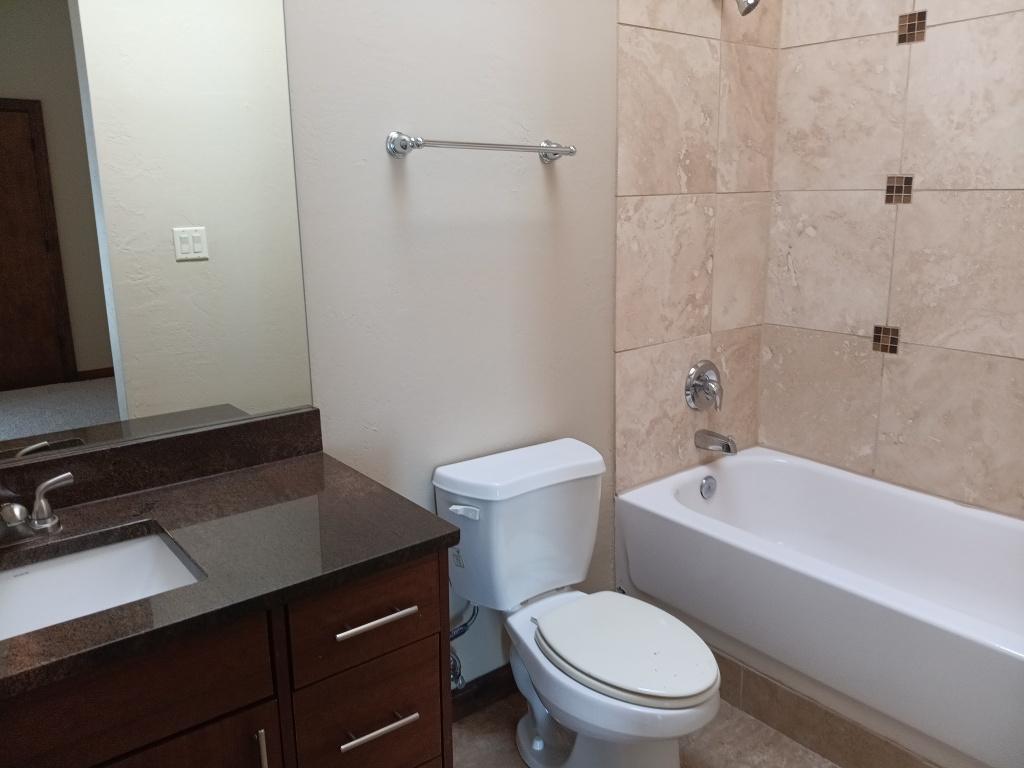 Photo 6 — 915 Edith Boulevard NE Unit B