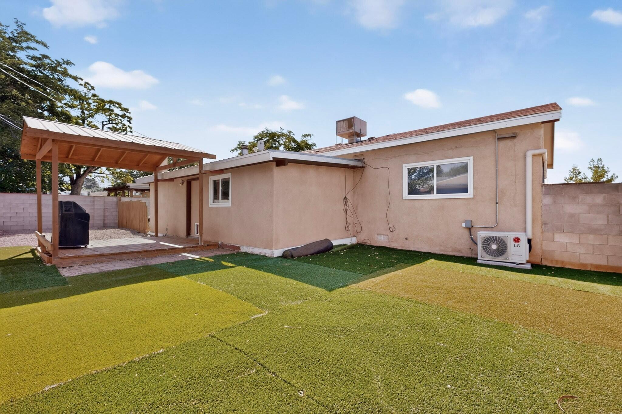 Photo 6 — 10209 Mesa Arriba Avenue NE