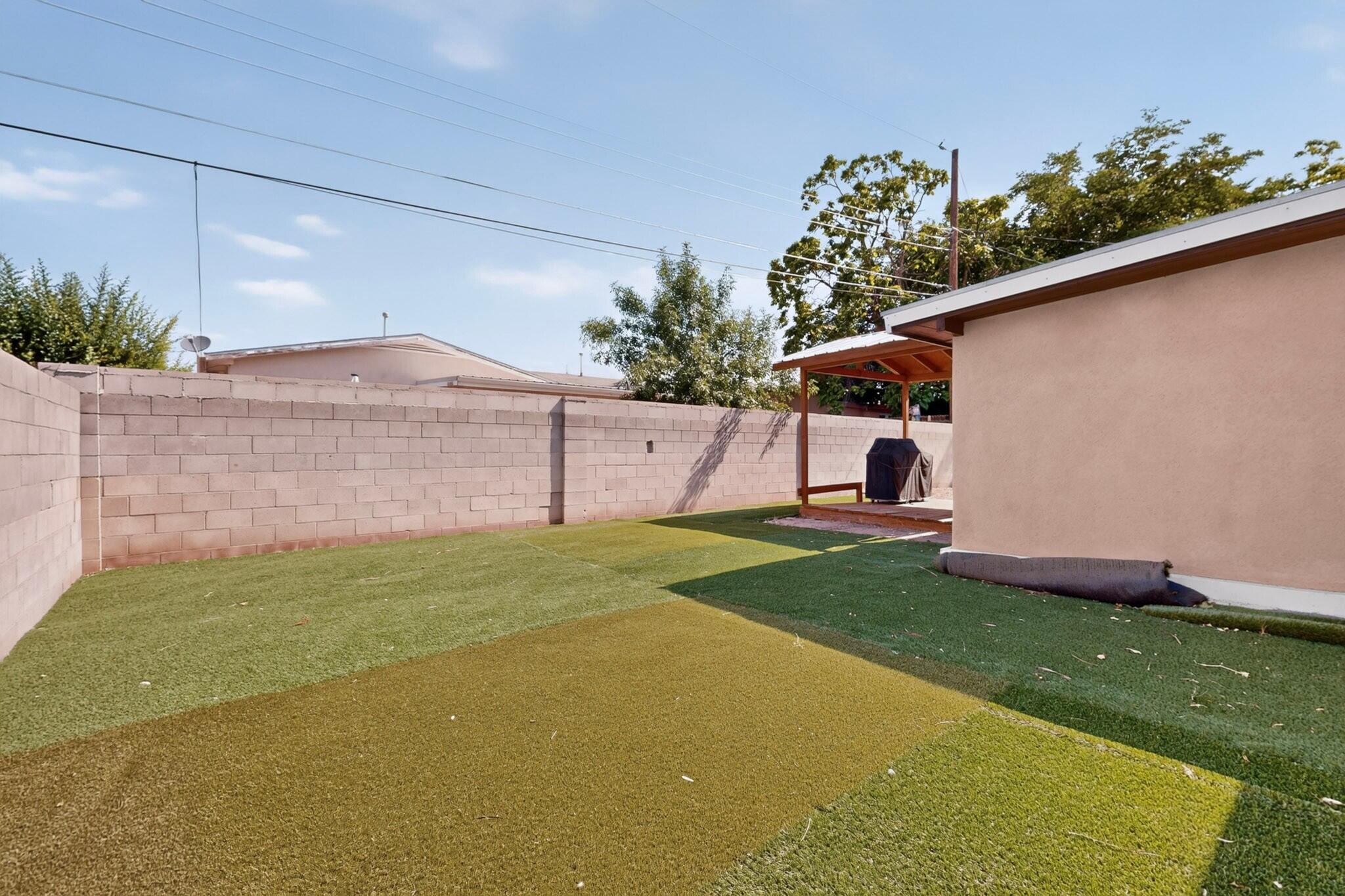 Photo 5 — 10209 Mesa Arriba Avenue NE