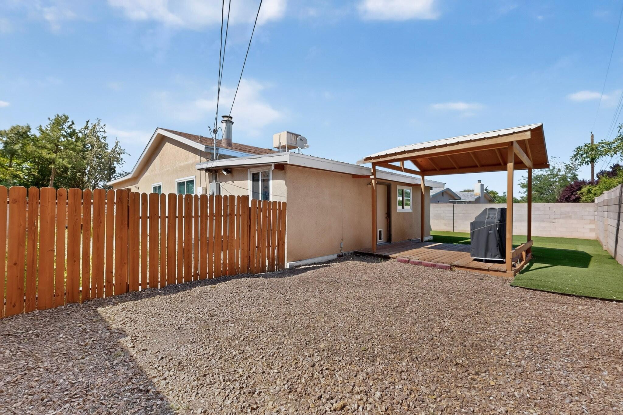 Photo 3 — 10209 Mesa Arriba Avenue NE
