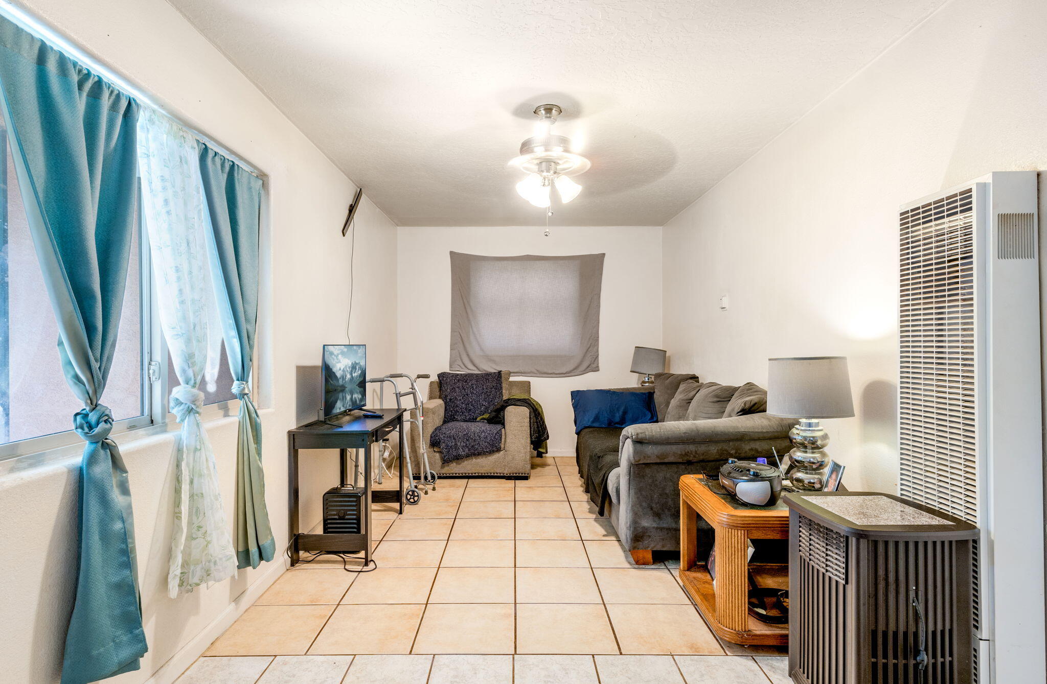 Photo 8 — 425 Grove Street SE