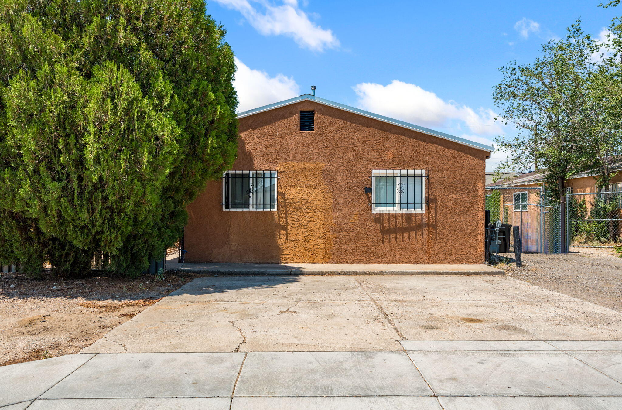 Photo 5 — 425 Grove Street SE