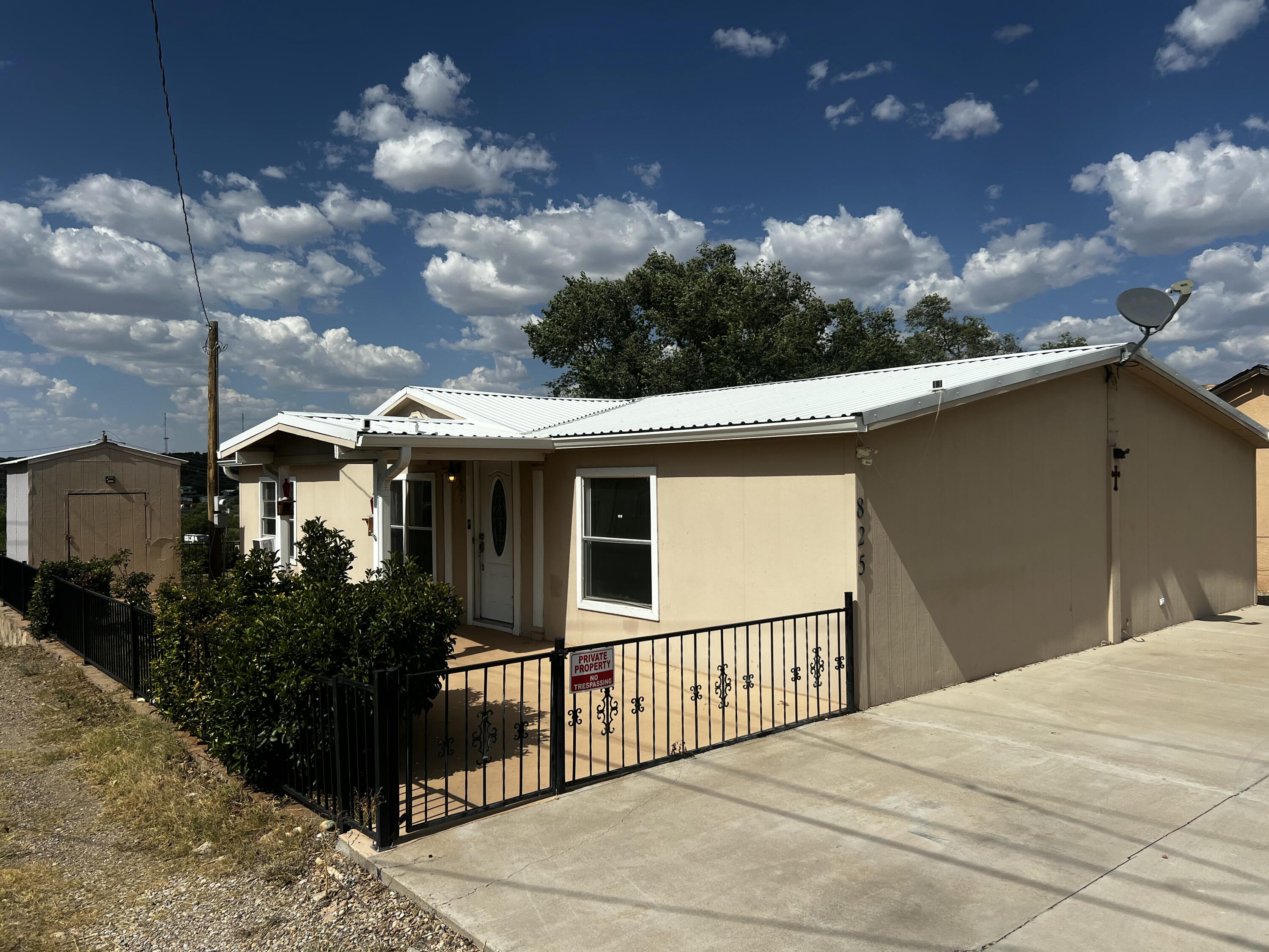 825 Corona Avenue, Santa Rosa, NM 88435