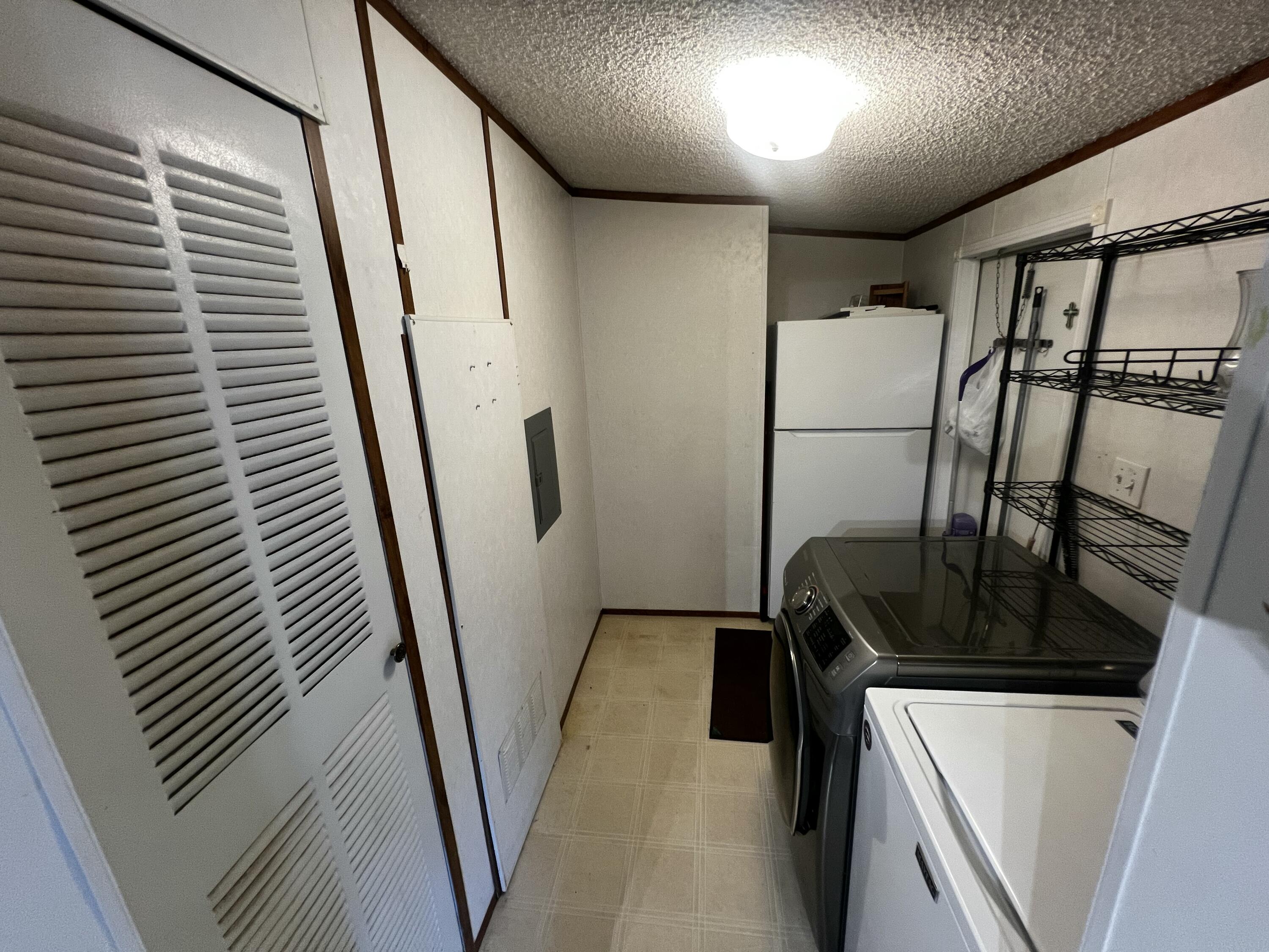 Photo 16 — 825 Corona Avenue