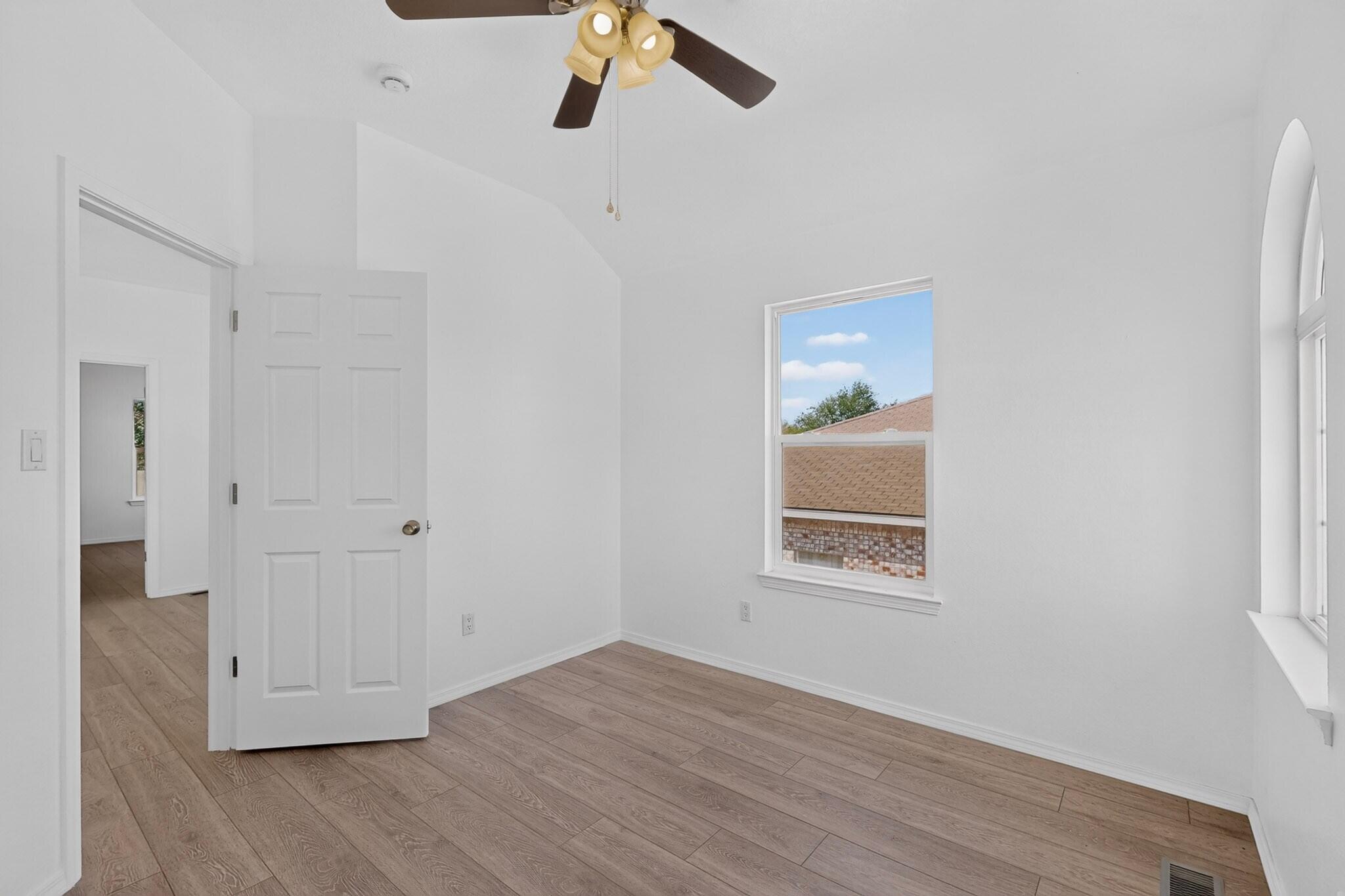 Photo 18 — 10504 Connemara Drive SW