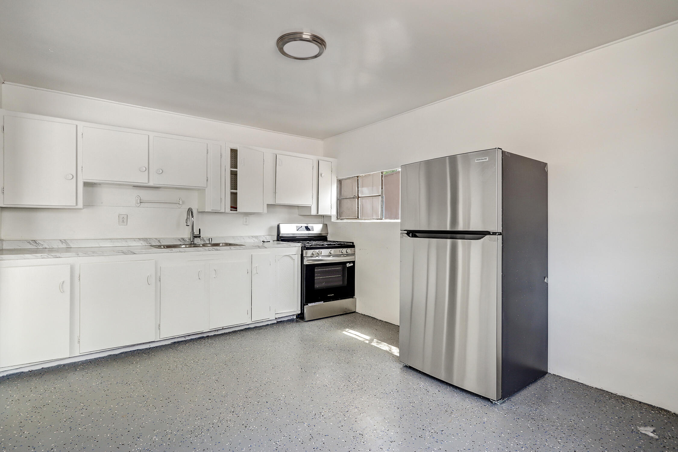 Photo 20 — 2560 Mervosh Avenue SW