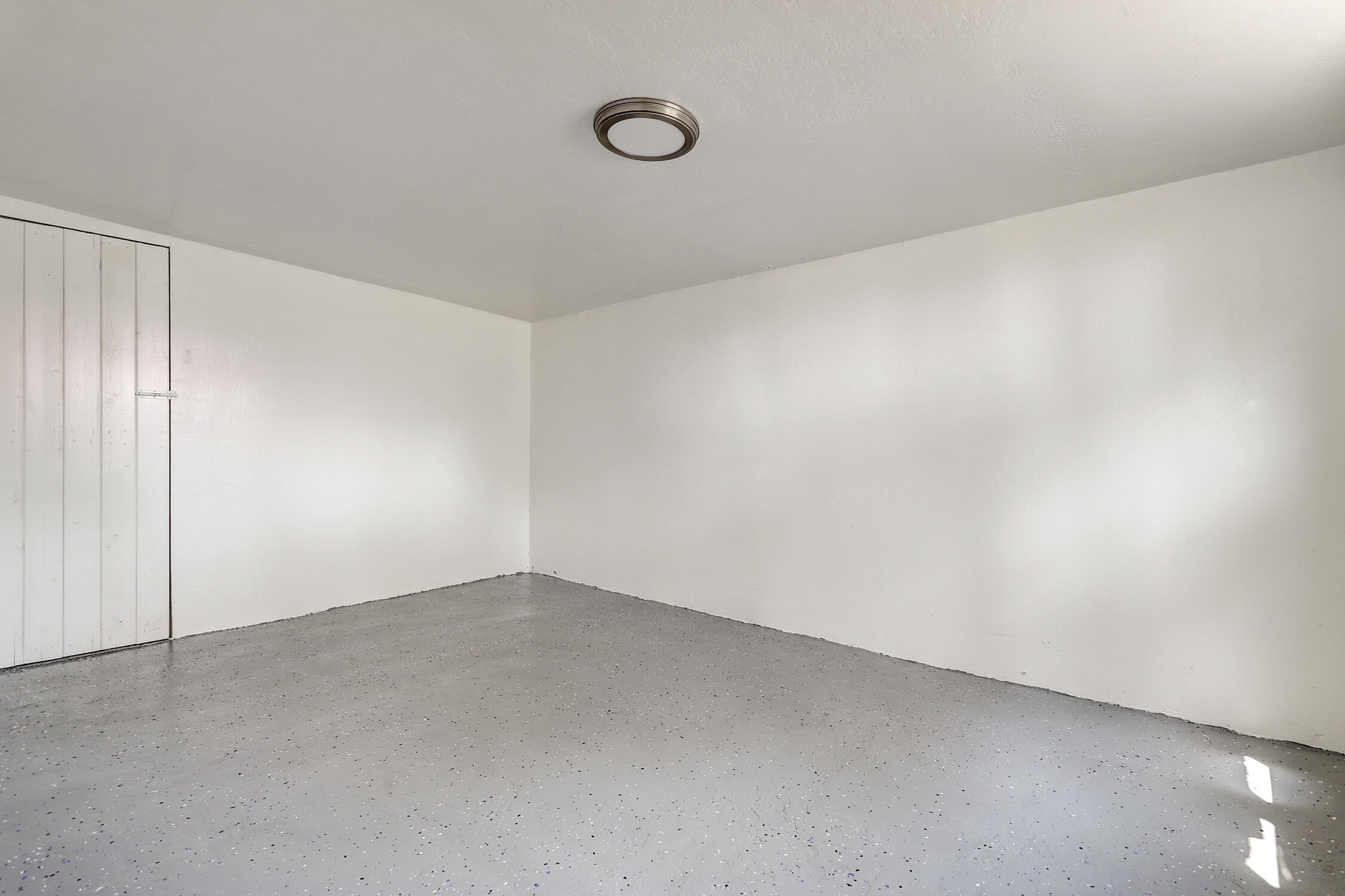 Photo 14 — 2560 Mervosh Avenue SW