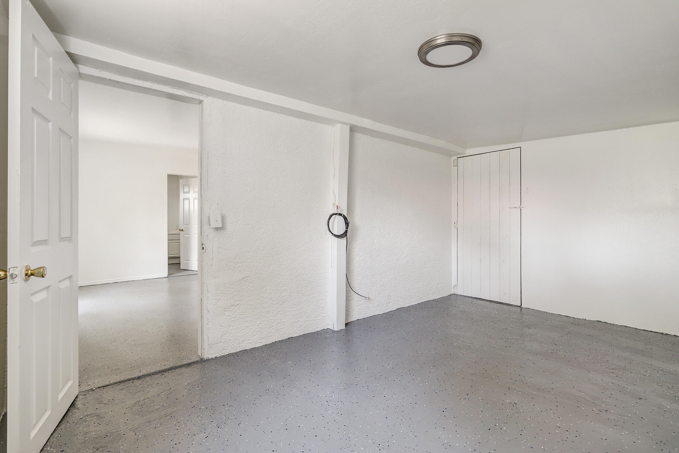Photo 13 — 2560 Mervosh Avenue SW