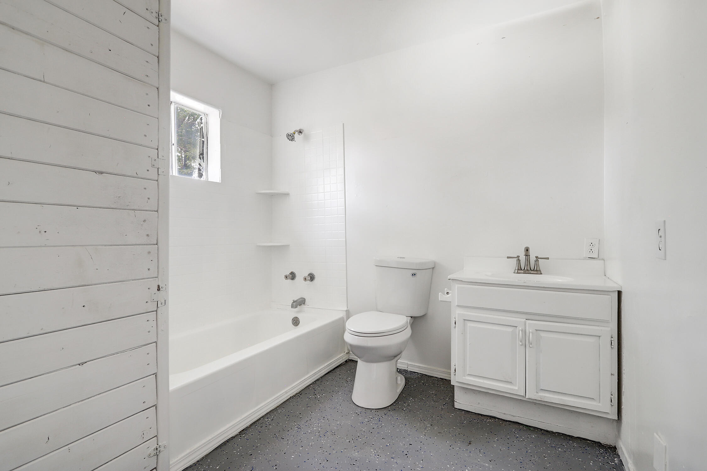 Photo 9 — 2560 Mervosh Avenue SW