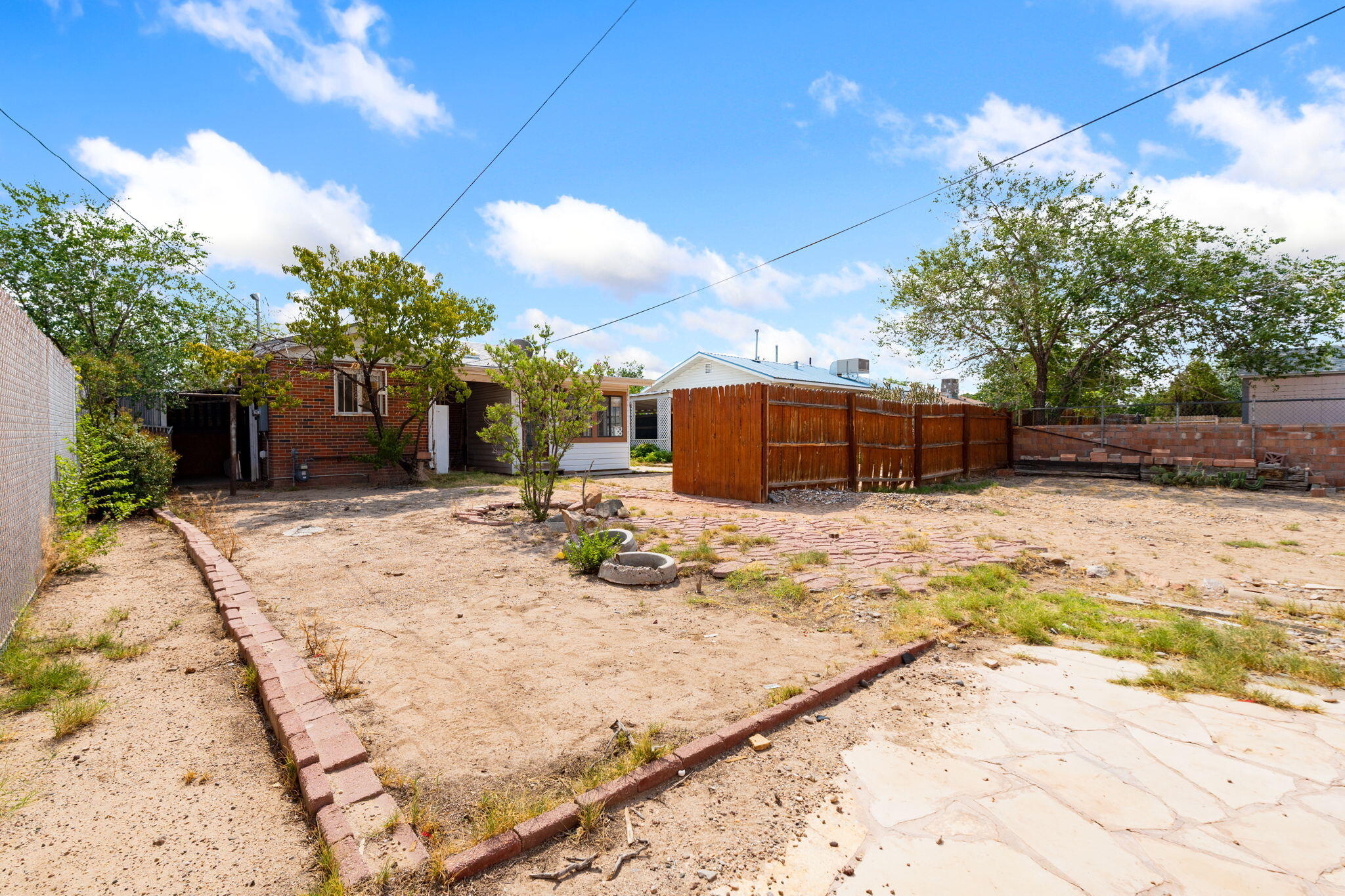 Photo 12 — 935 Manzano Street NE