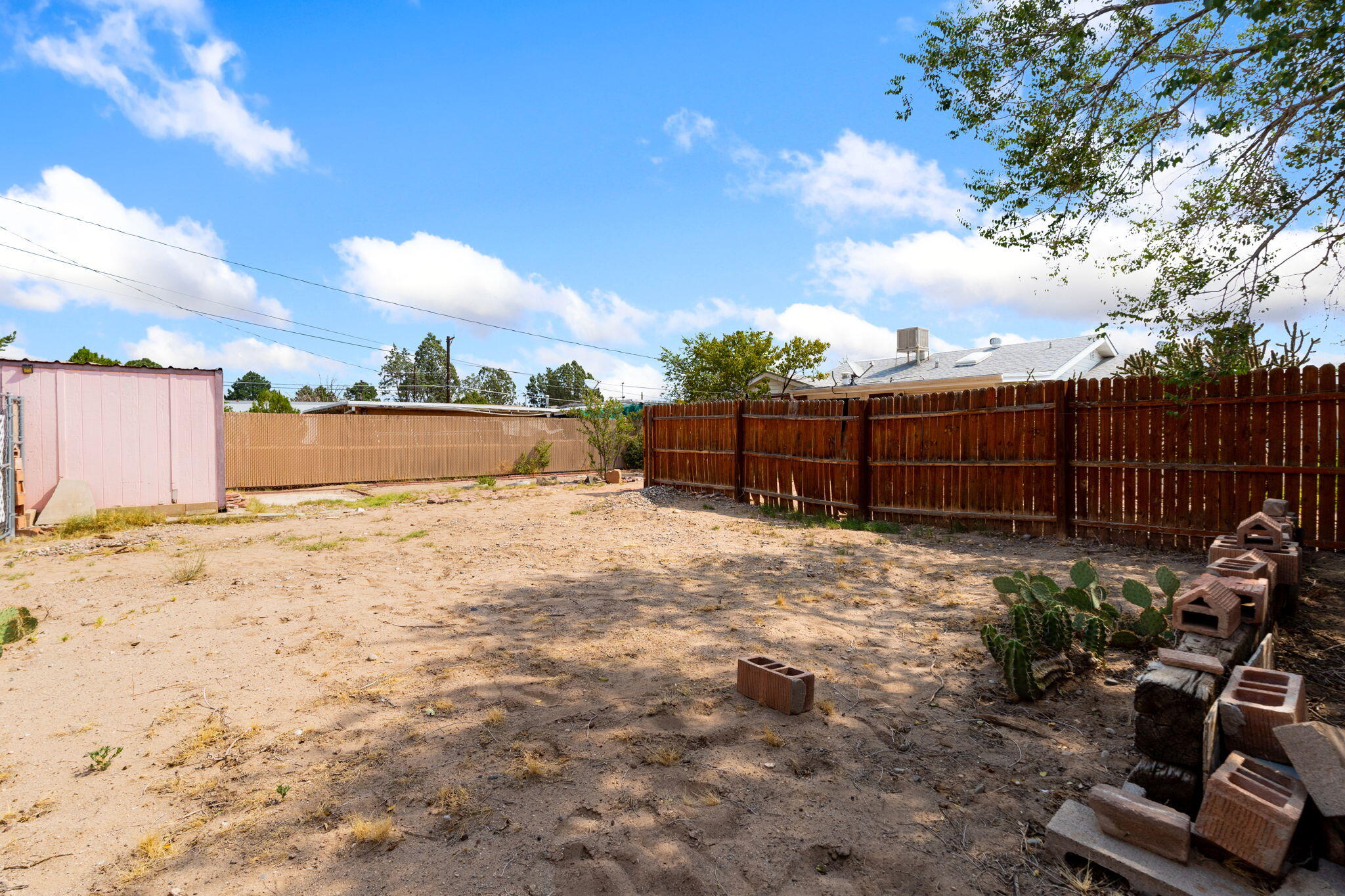 Photo 11 — 935 Manzano Street NE